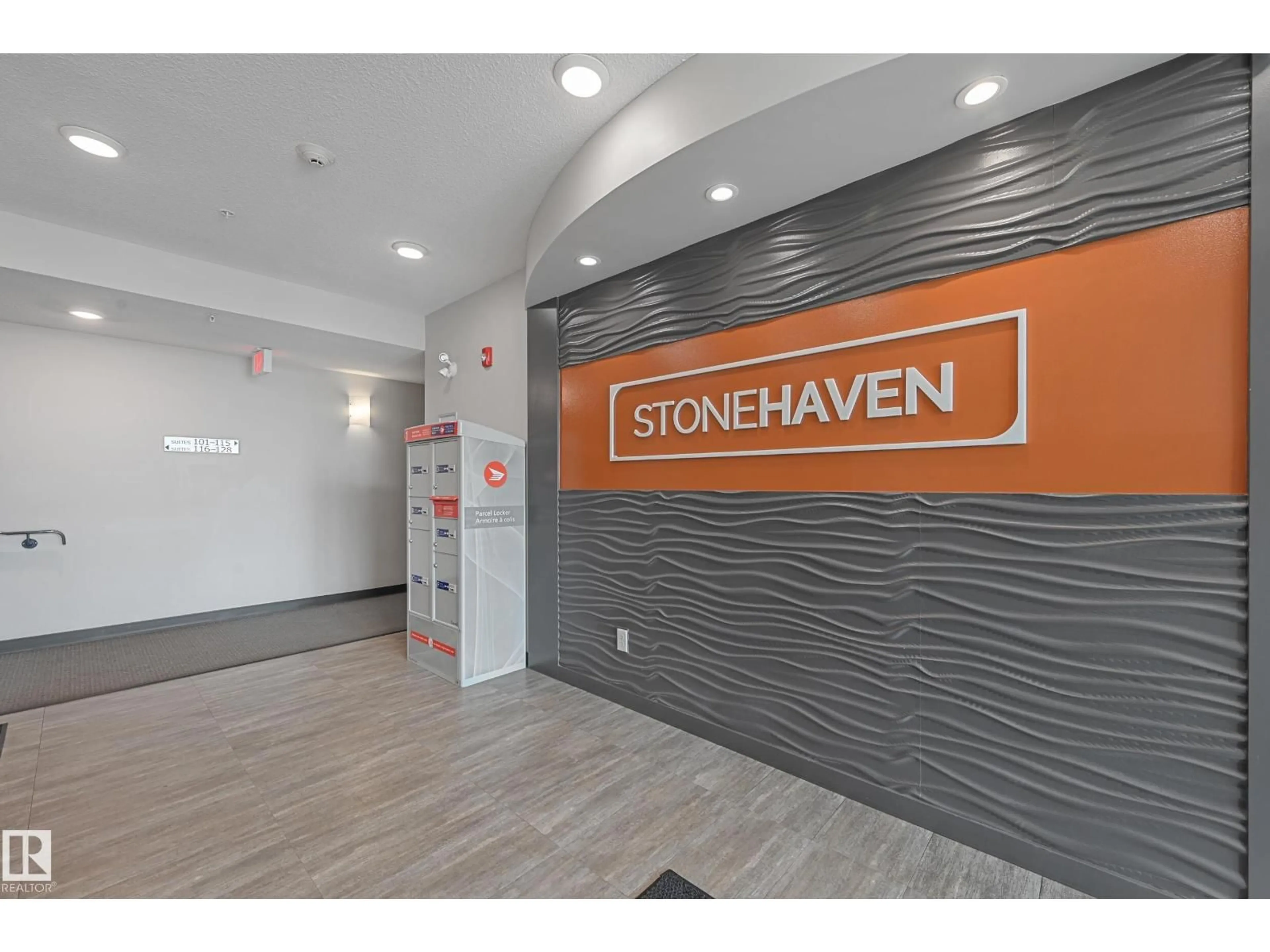 Indoor foyer for #102 - 102 WELSH DR, Edmonton Alberta T6X1A7