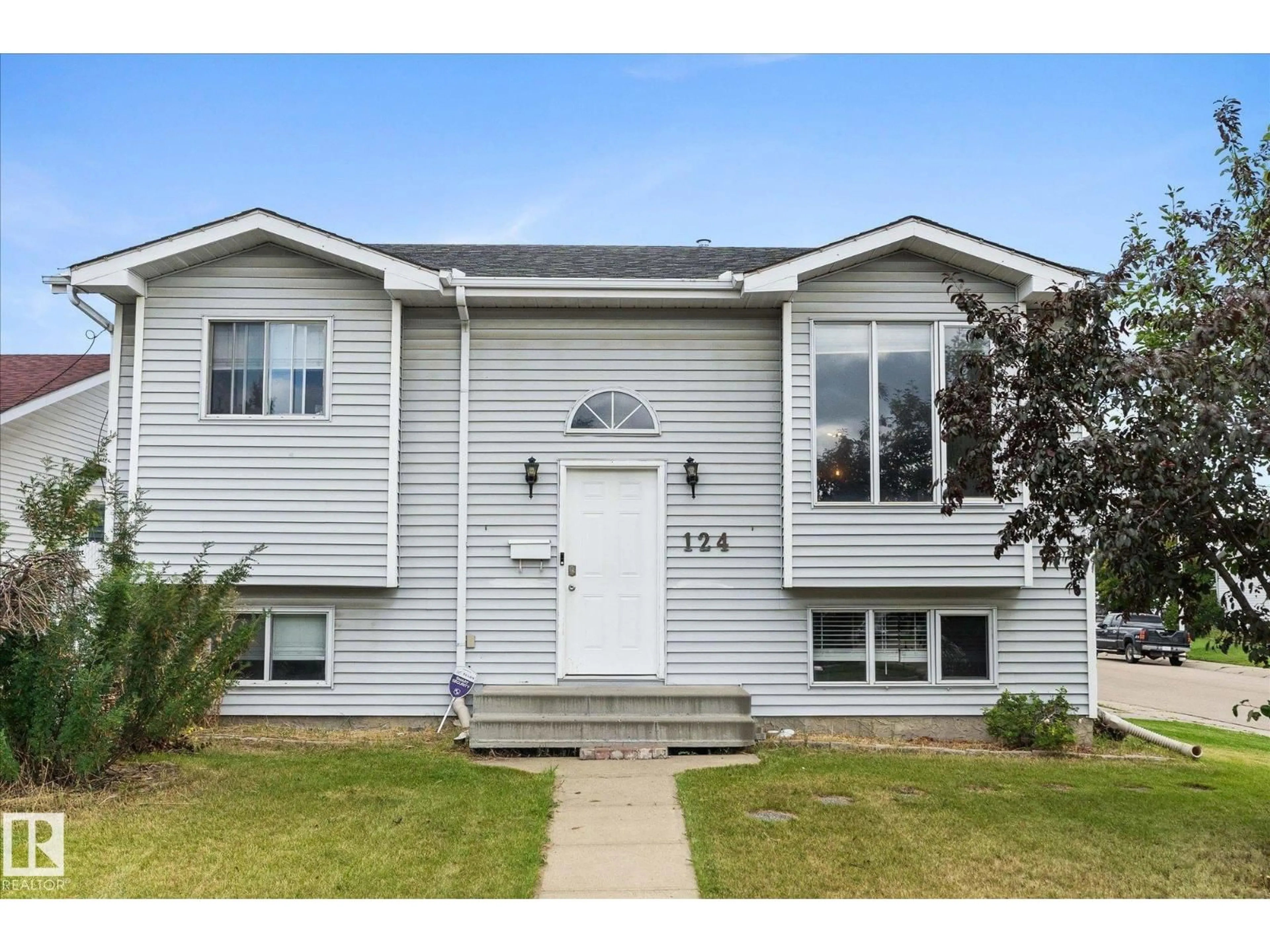 Home with vinyl exterior material, street for 124 KLARVATTEN RD, Edmonton Alberta T5Z2X4