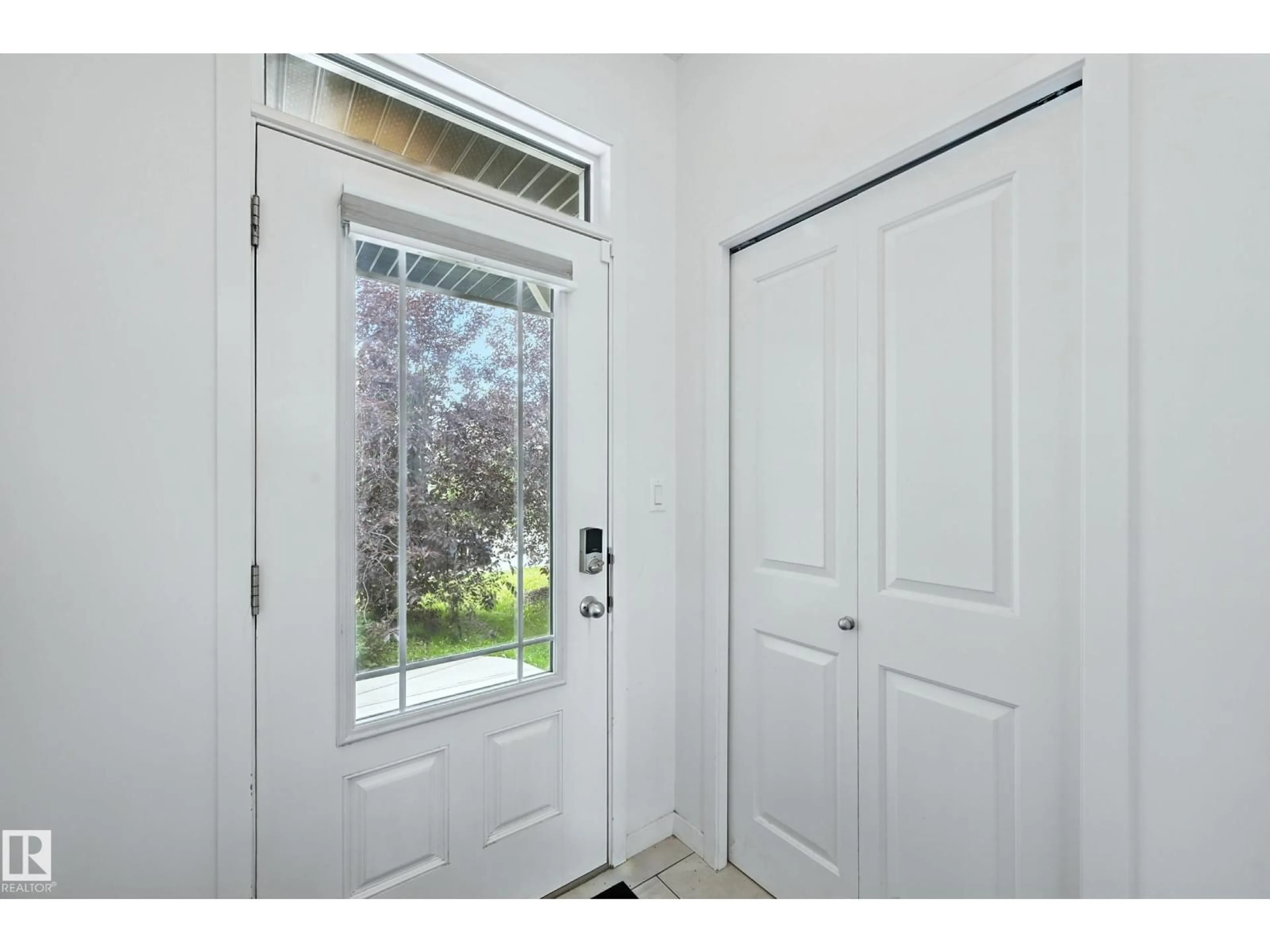 Indoor entryway for 7773 EIFERT CR, Edmonton Alberta T6M0W1
