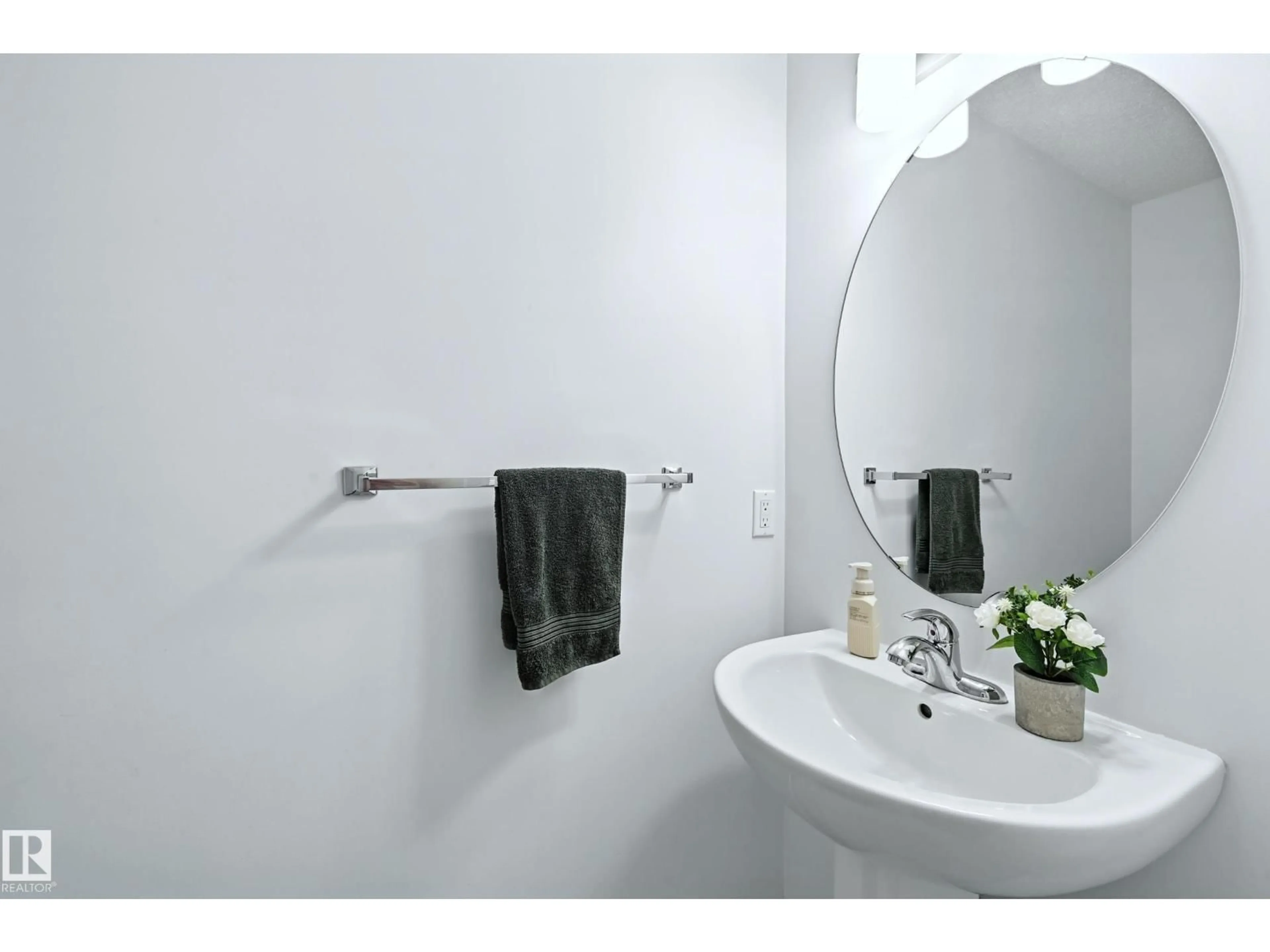Standard bathroom, unknown for 7773 EIFERT CR, Edmonton Alberta T6M0W1