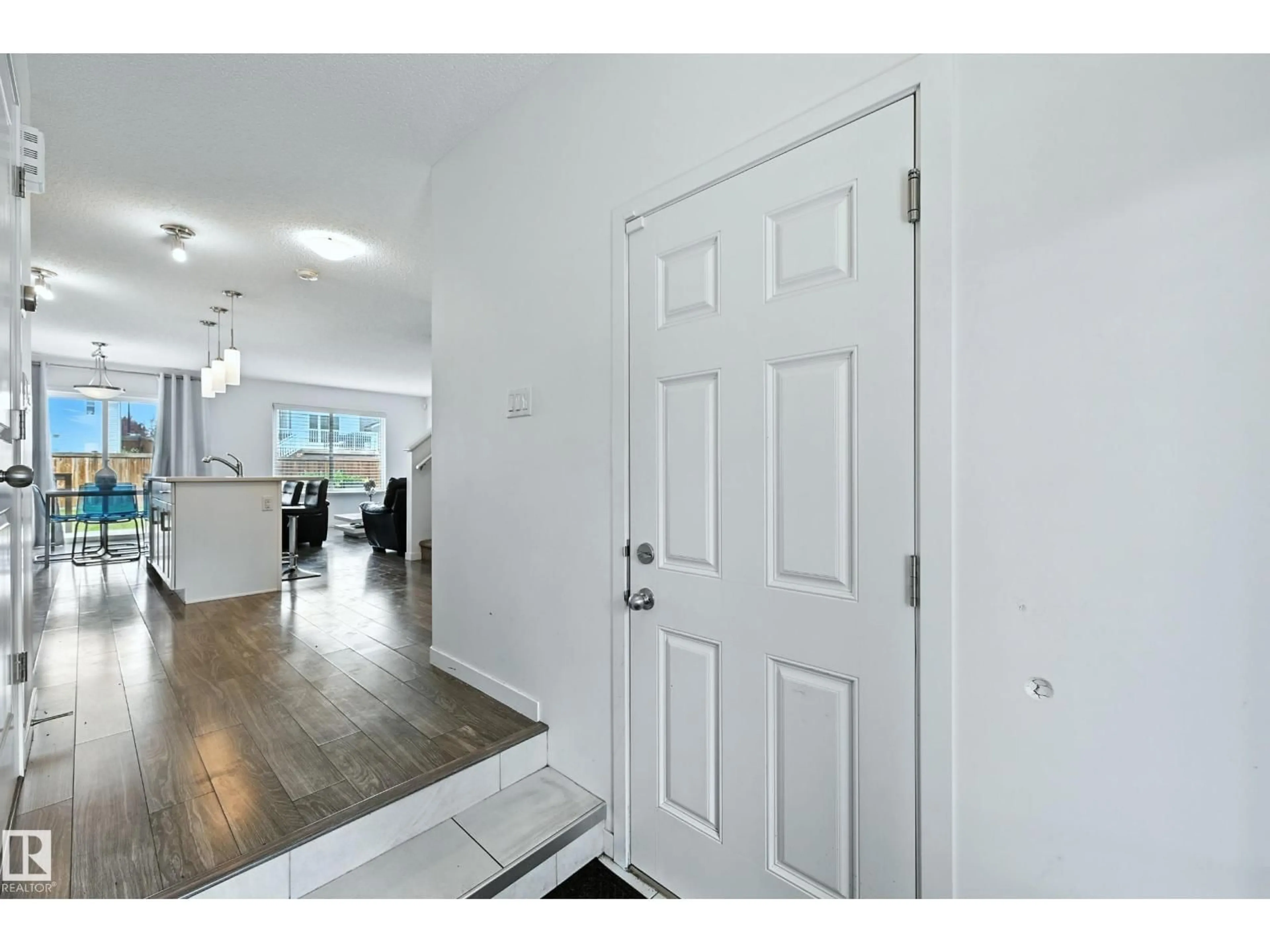 Indoor entryway for 7773 EIFERT CR, Edmonton Alberta T6M0W1