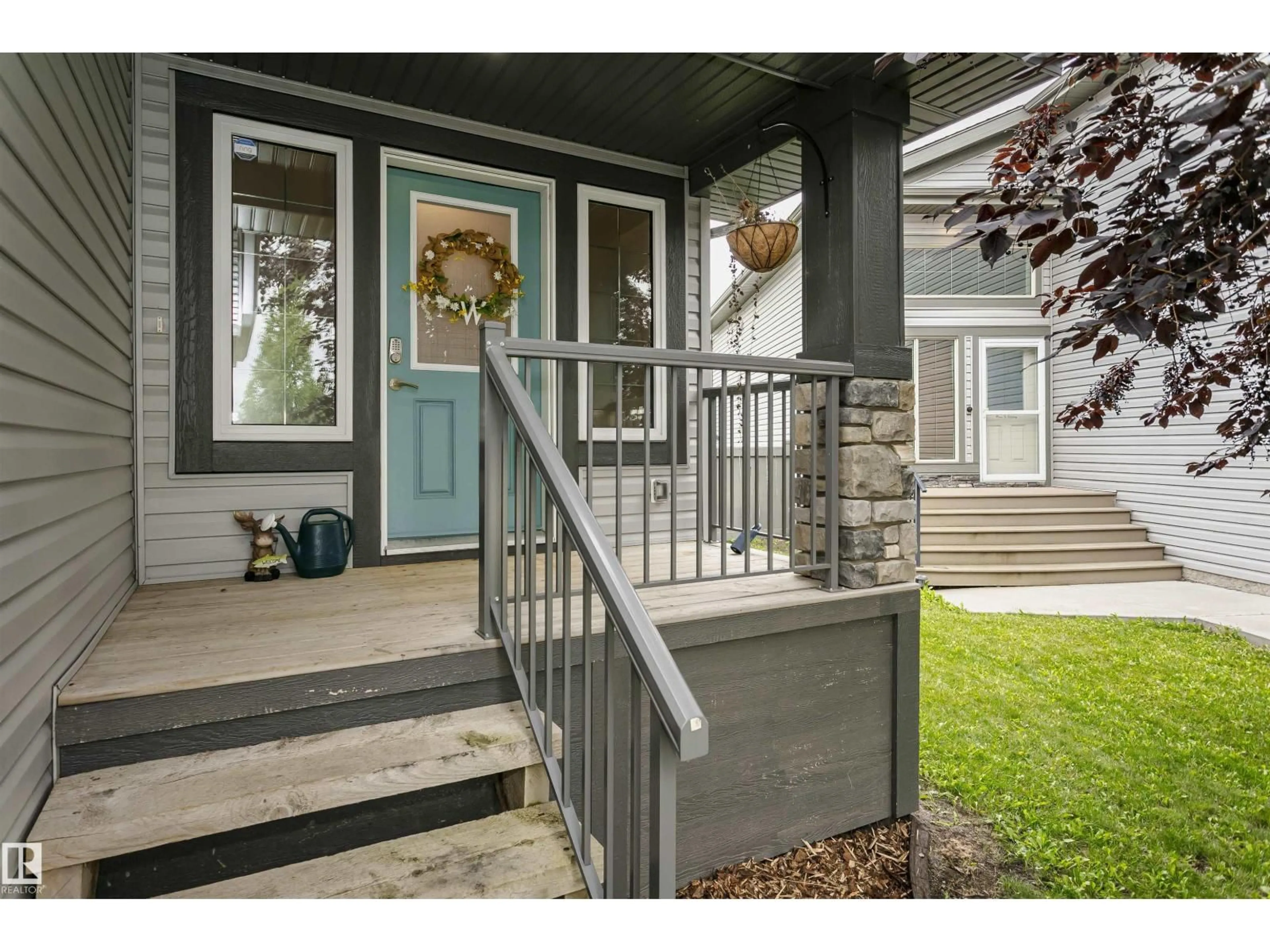 Indoor entryway for 36 SOUTHBRIDGE DR, Calmar Alberta T0C0V0