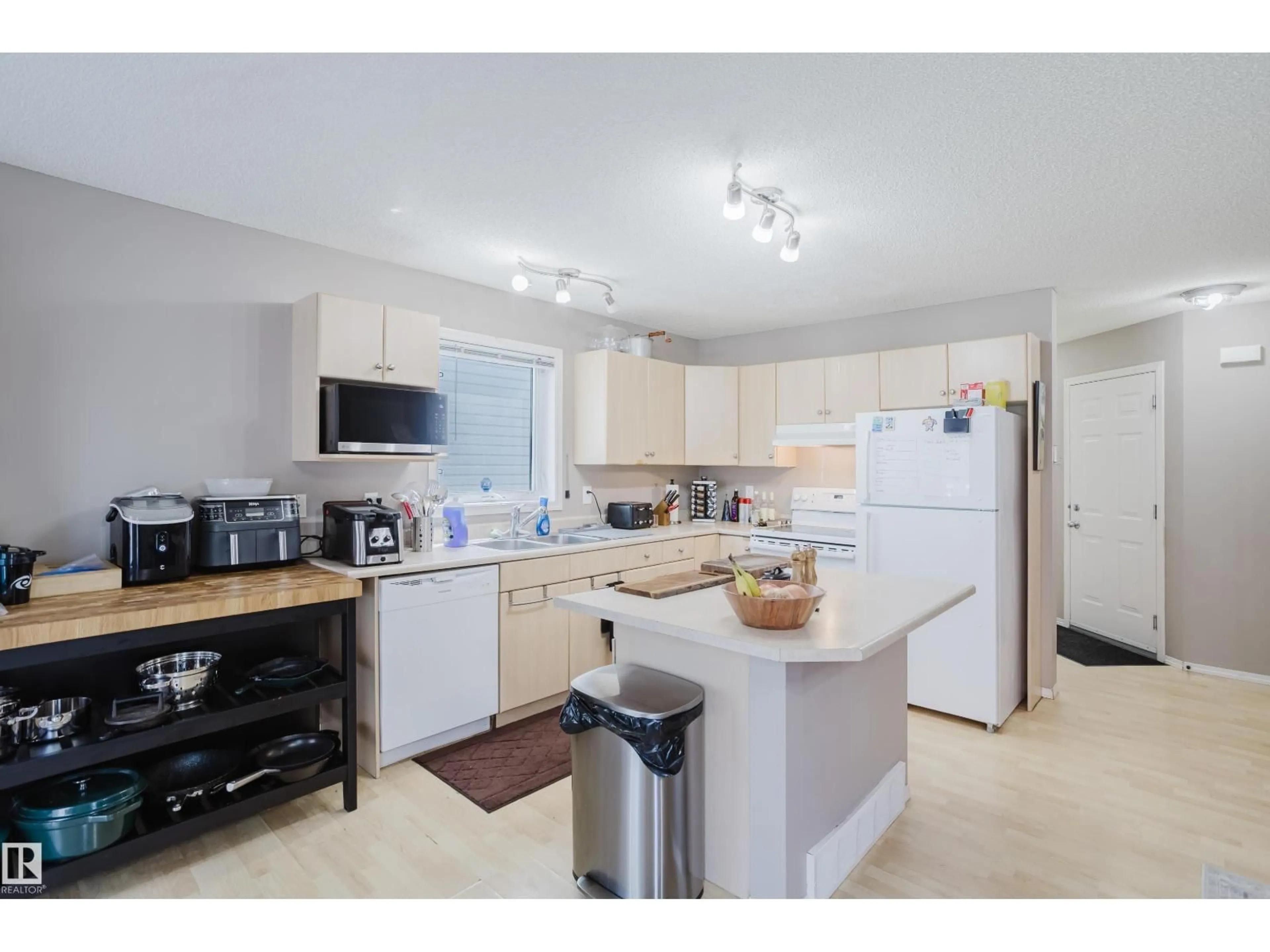 Standard kitchen, unknown for #22 - 287 MACEWAN RD, Edmonton Alberta T6W1T4
