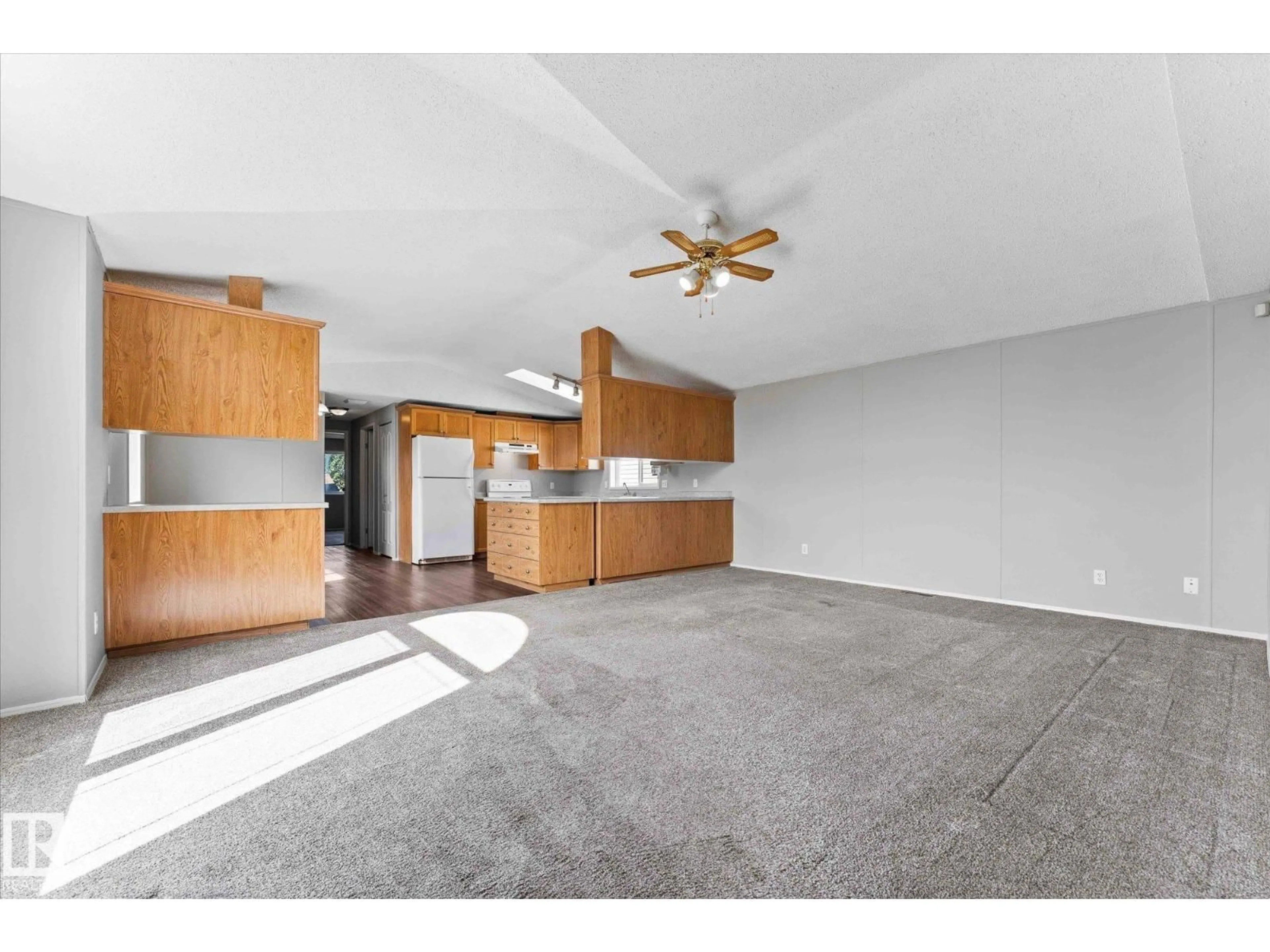 Open concept kitchen, unknown for 29 GRAYWOOD CV, Stony Plain Alberta T7Z2P3