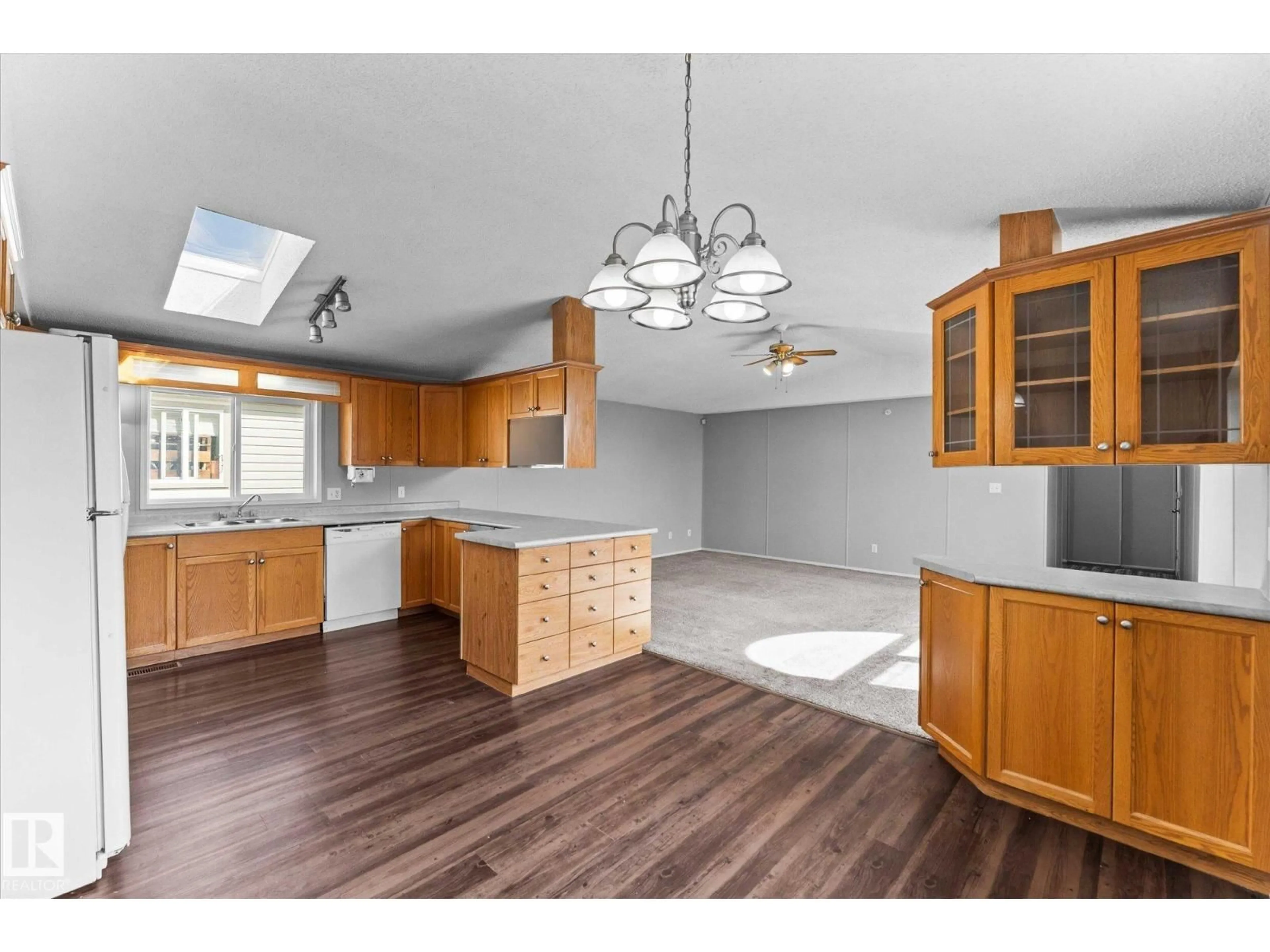 Open concept kitchen, wood/laminate floor for 29 GRAYWOOD CV, Stony Plain Alberta T7Z2P3