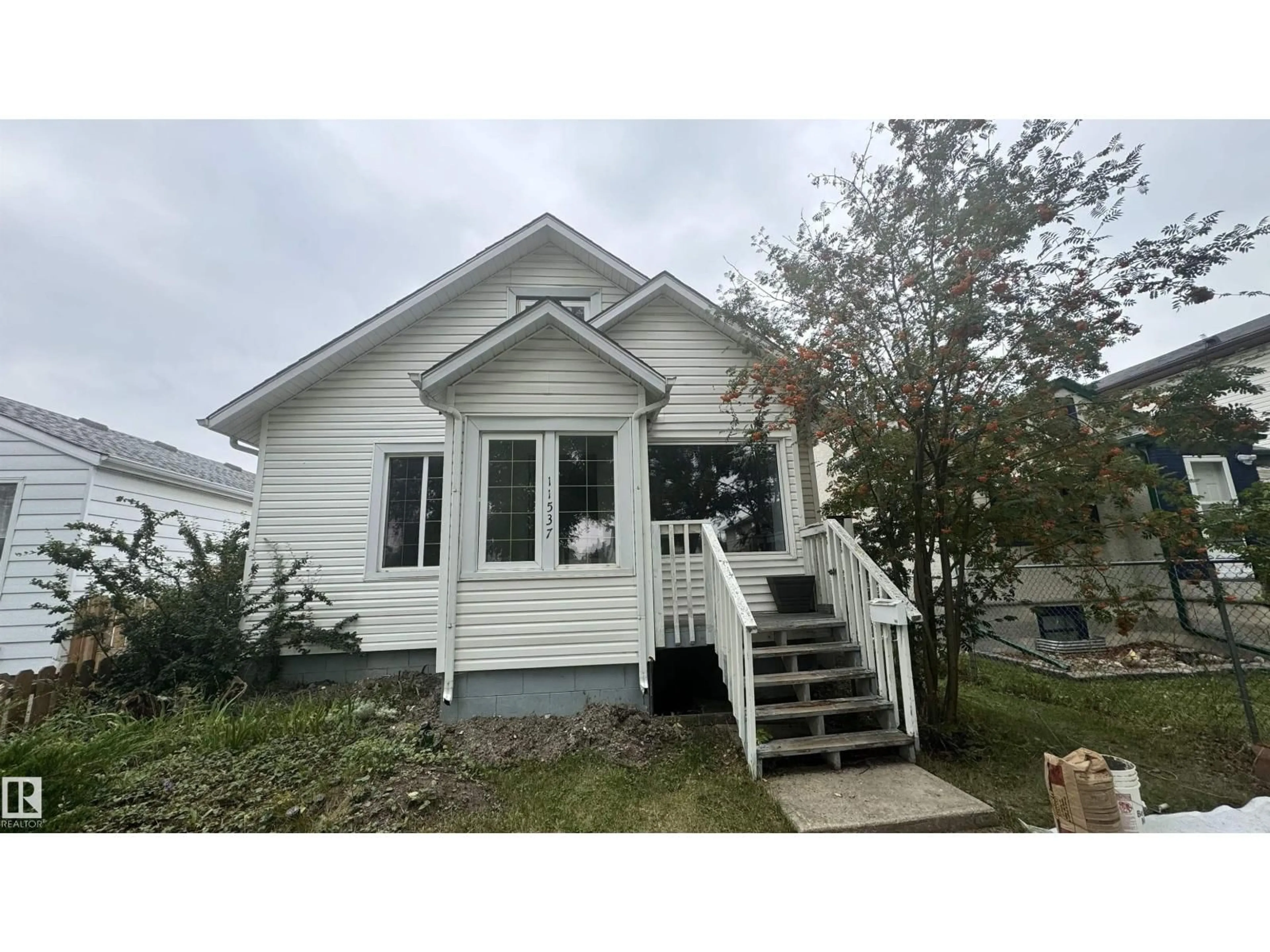 Home with vinyl exterior material, street for NW - 11537 81 ST, Edmonton Alberta T5B2R9