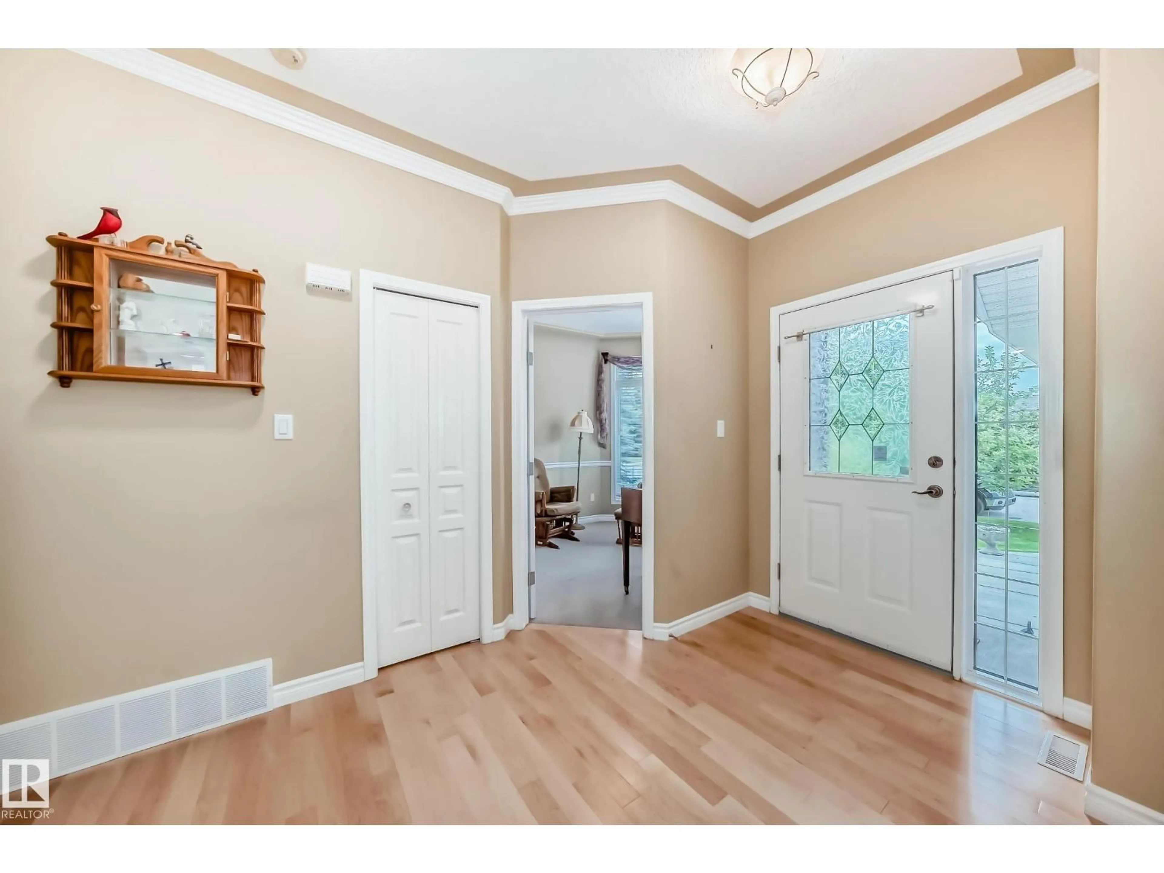 Indoor entryway for 1 HENDRIE DR, Stony Plain Alberta T7Z2S4