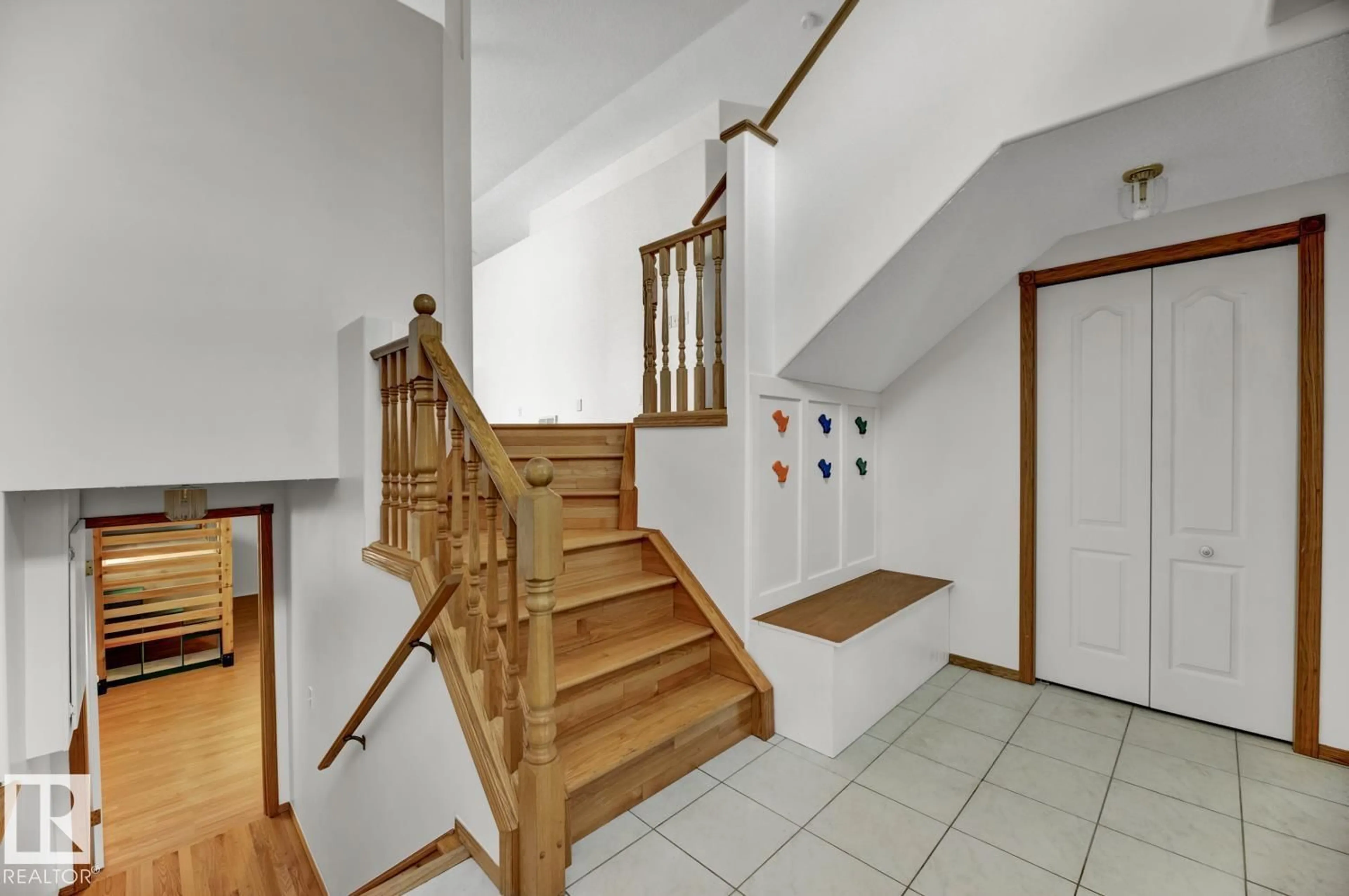 Stairs for 11413 118A ST NW, Edmonton Alberta T5G3J2