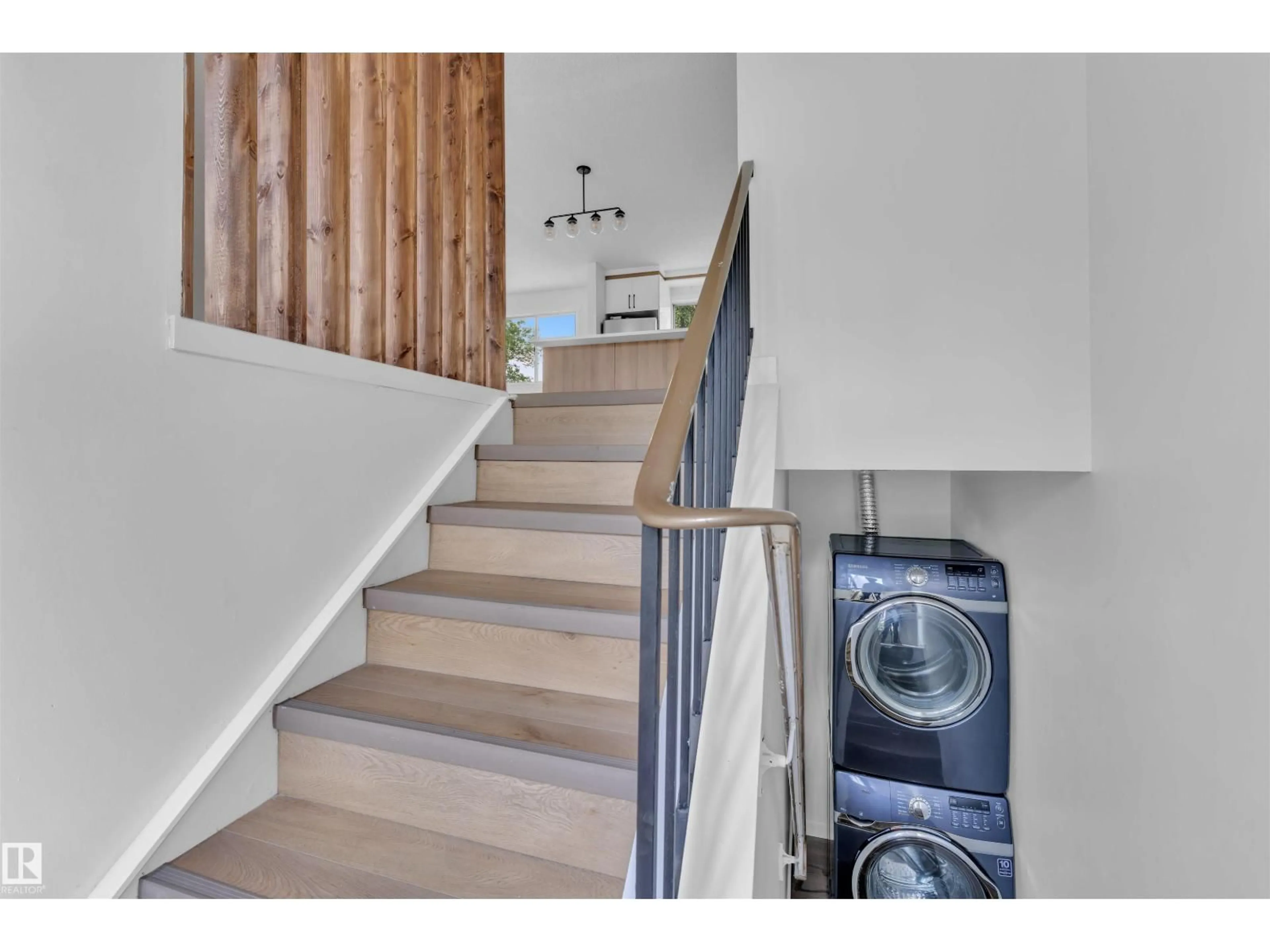 Stairs for 132 RICHFIELD RD, Edmonton Alberta T6K0A2