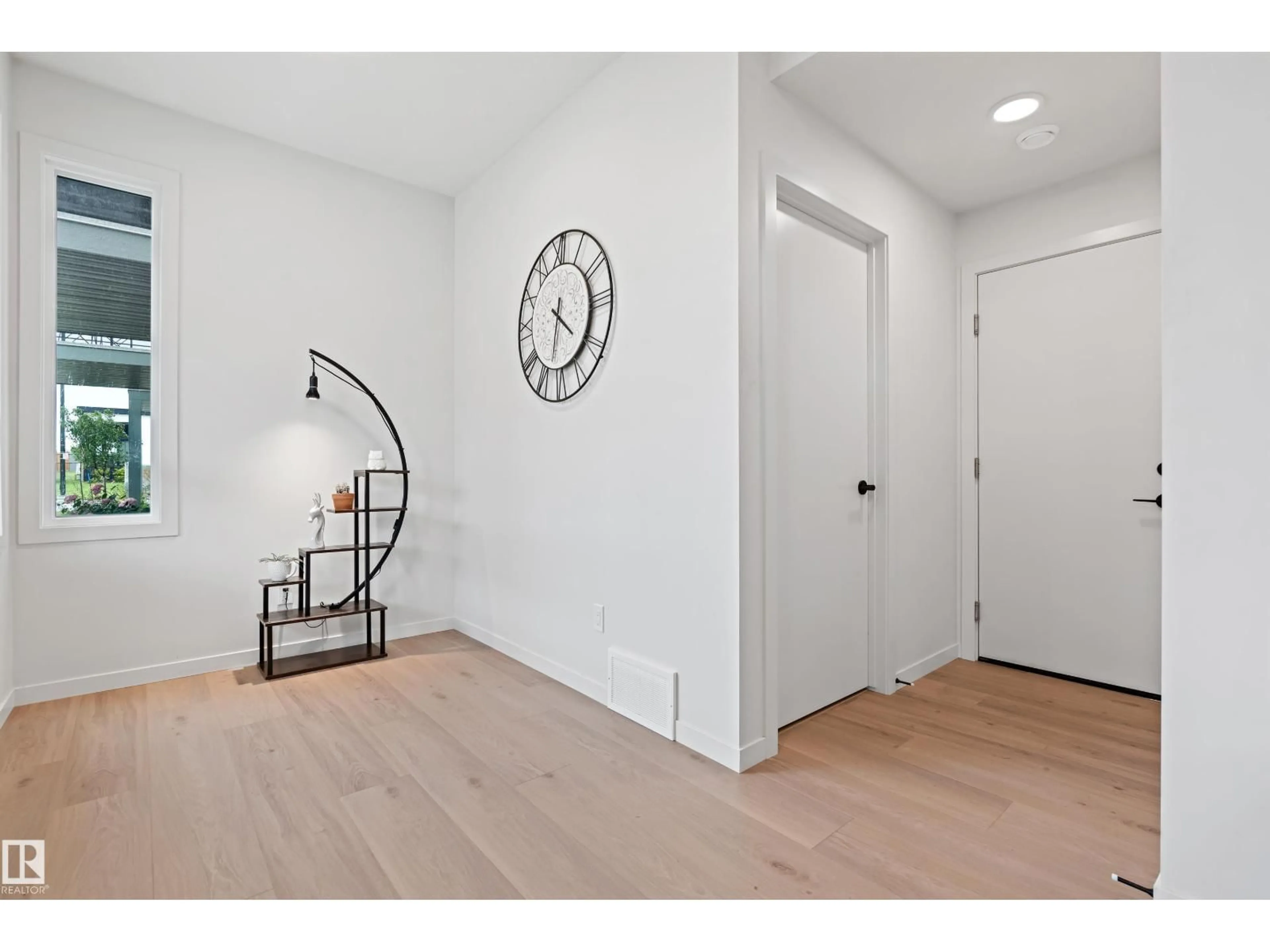Indoor entryway for 3284 KESWICK WY, Edmonton Alberta T6W5N5