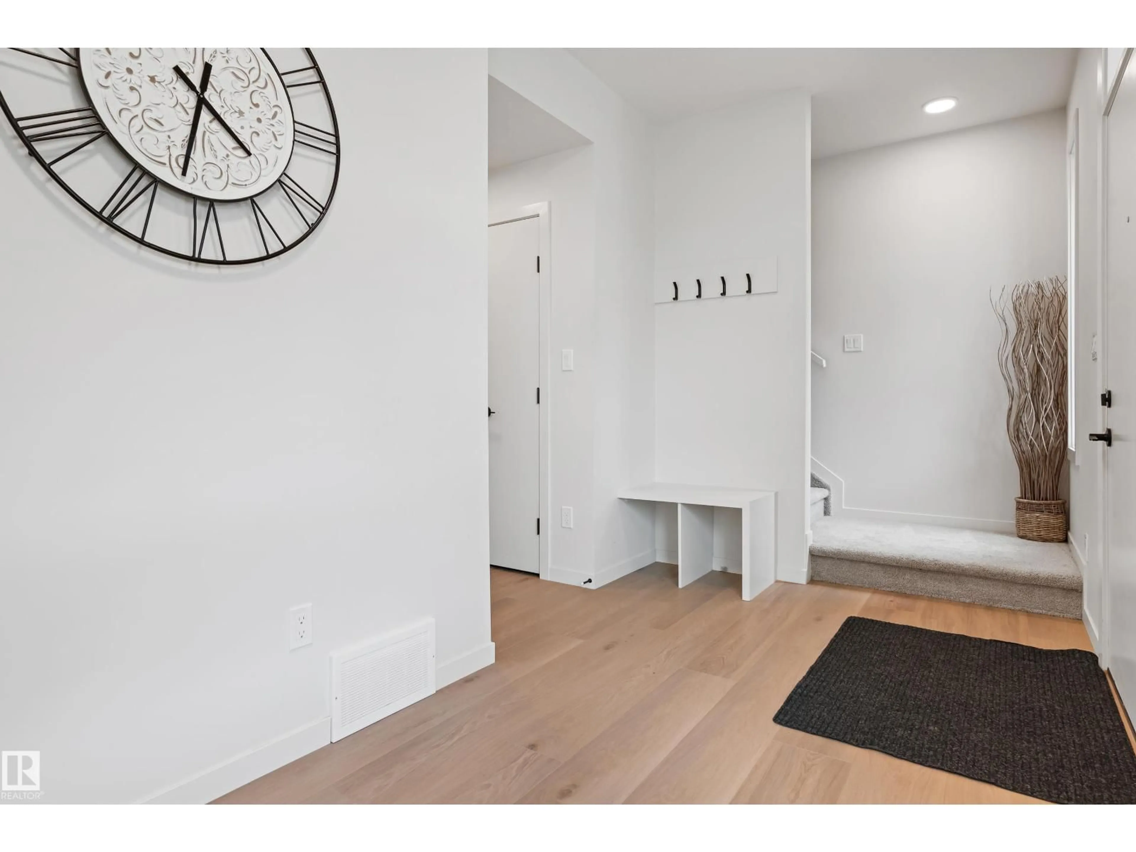 Indoor entryway for 3284 KESWICK WY, Edmonton Alberta T6W5N5