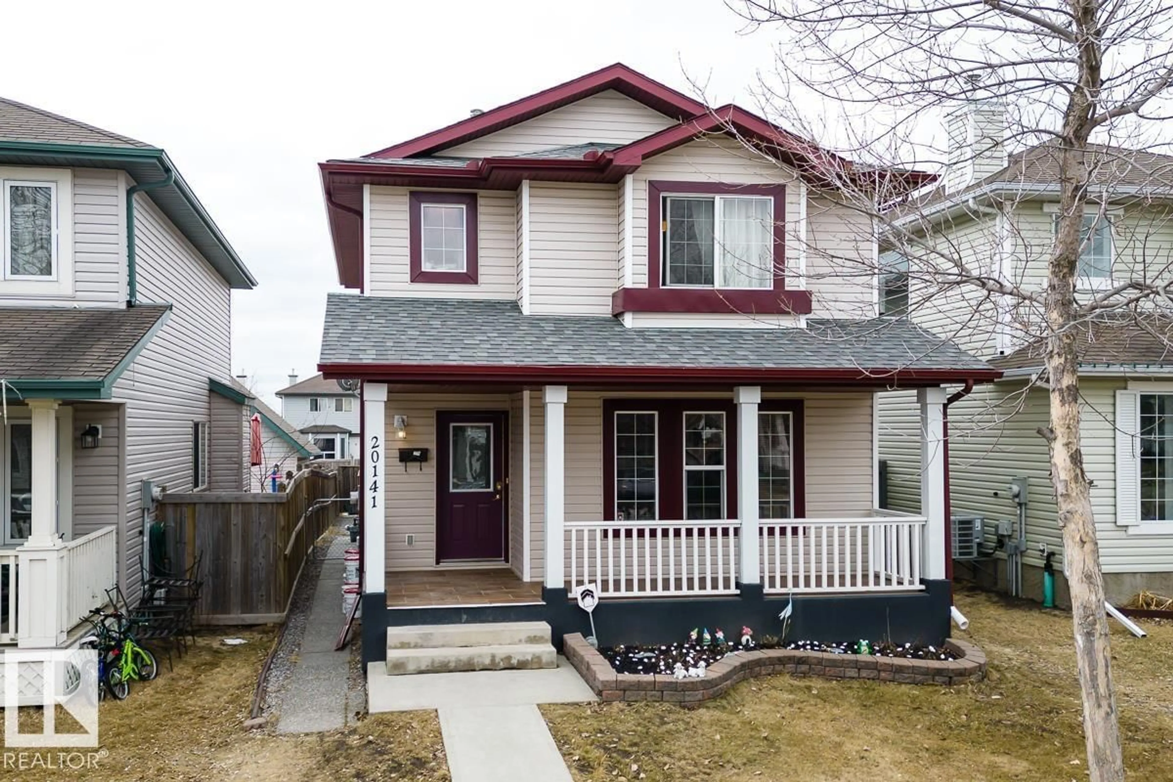 Home with vinyl exterior material, street for NW - 20141 53 AV, Edmonton Alberta T6M2W3
