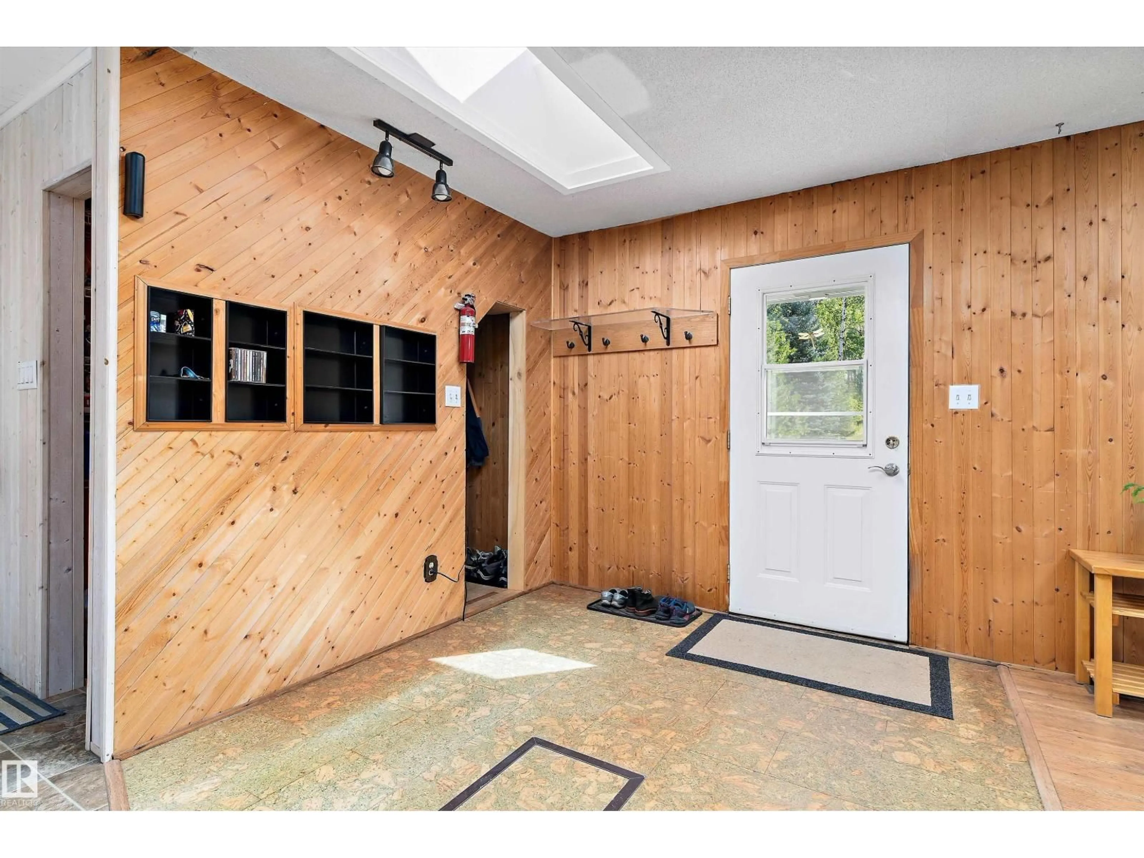 Indoor entryway for 43,49 RR 200 A, Rural Beaver County Alberta T0B4J1