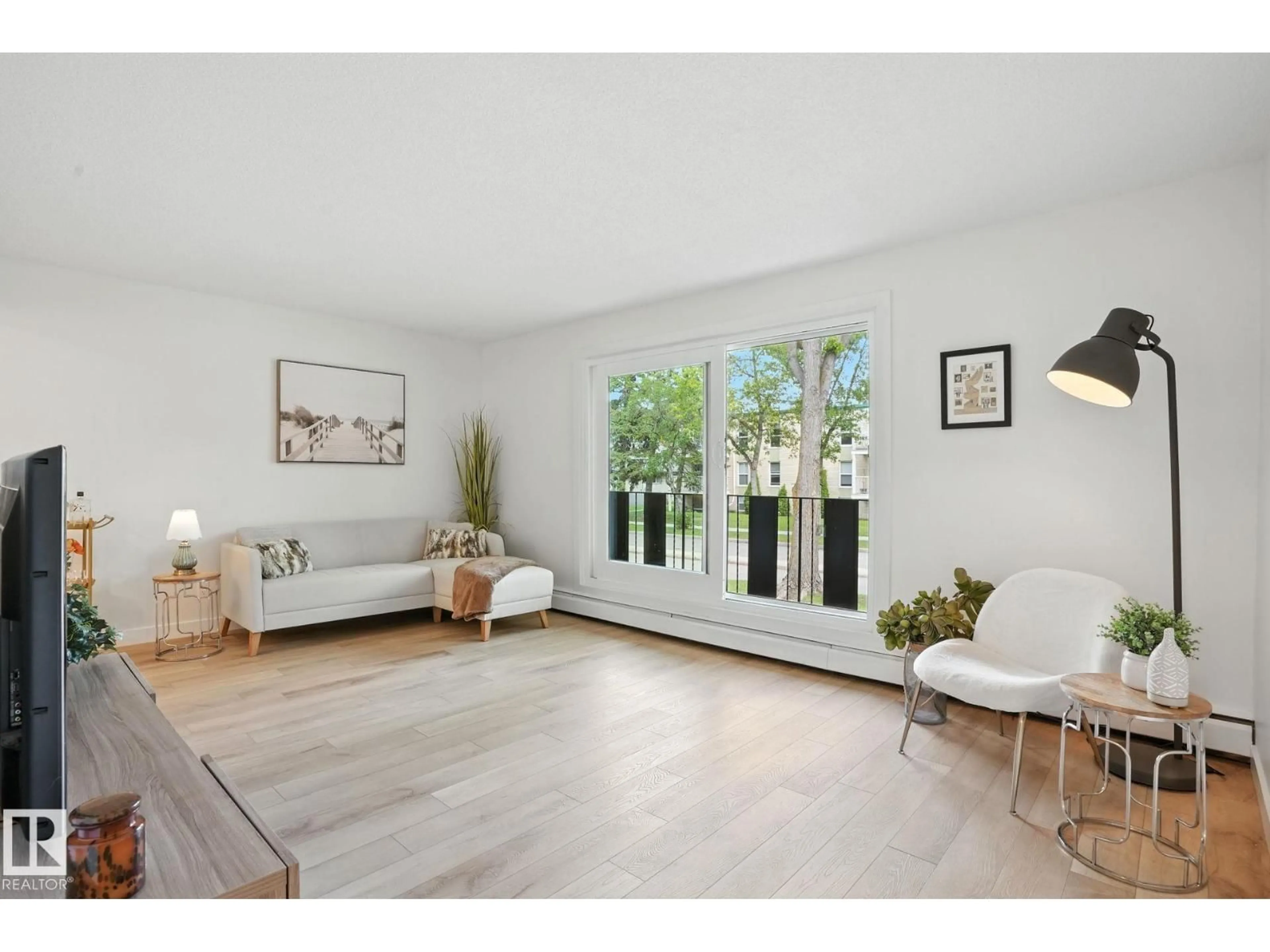 A pic of a room for 201 - 10720 127 ST NW, Edmonton Alberta T5M0S3