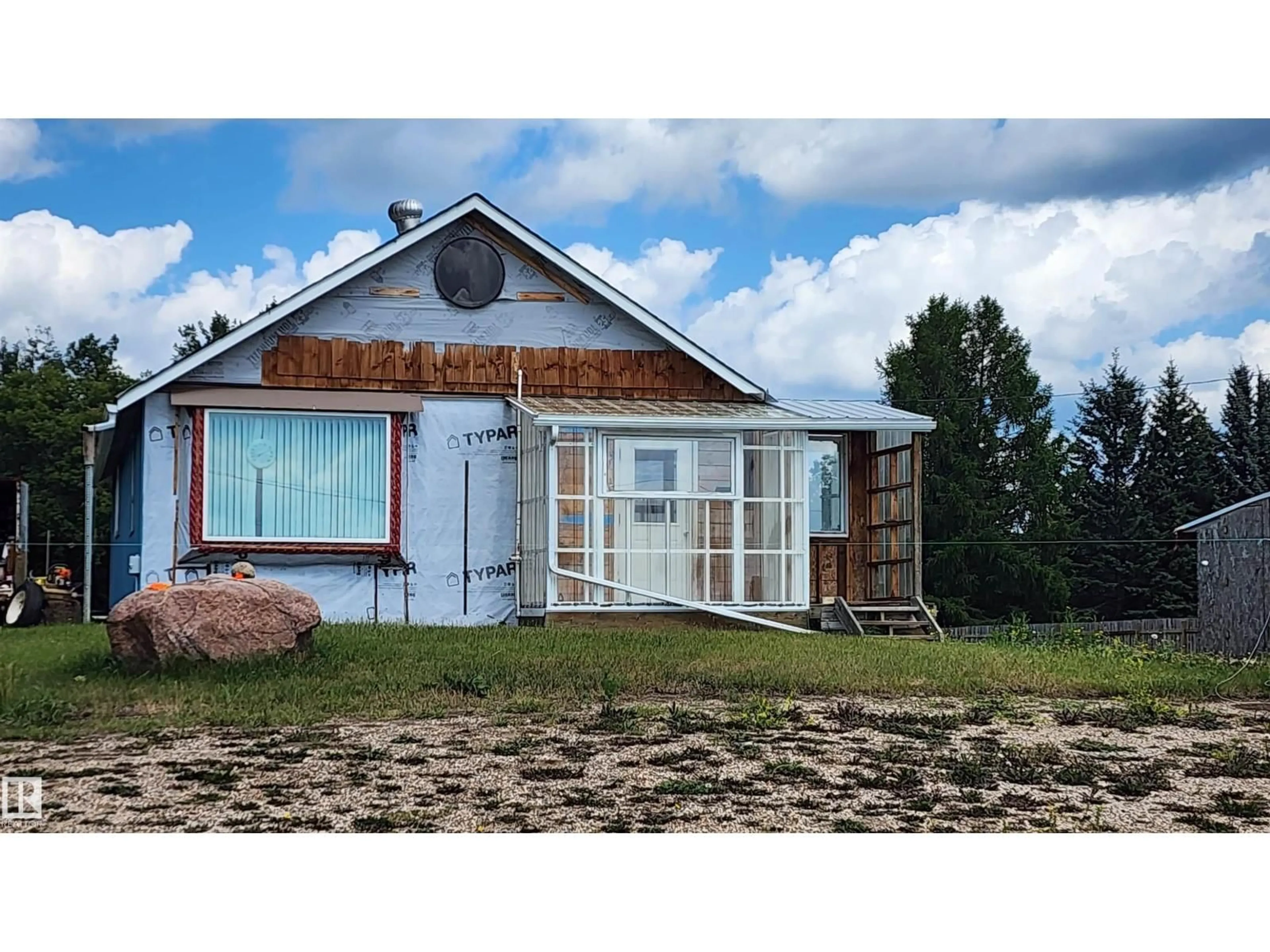 Home with vinyl exterior material, building for 206 RAILWAY AV, Derwent Alberta T0B1C0