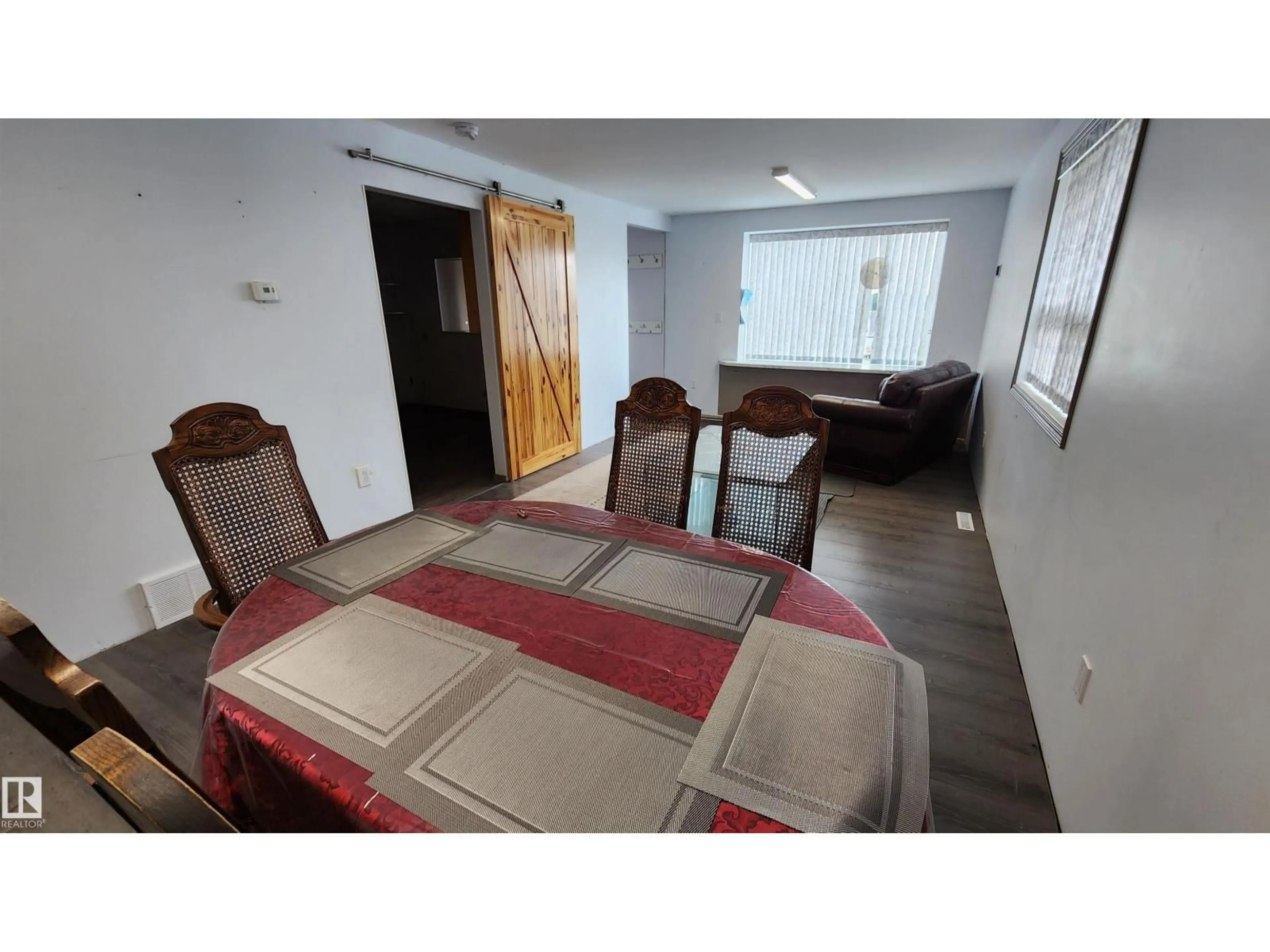 A pic of a room for 206 RAILWAY AV, Derwent Alberta T0B1C0