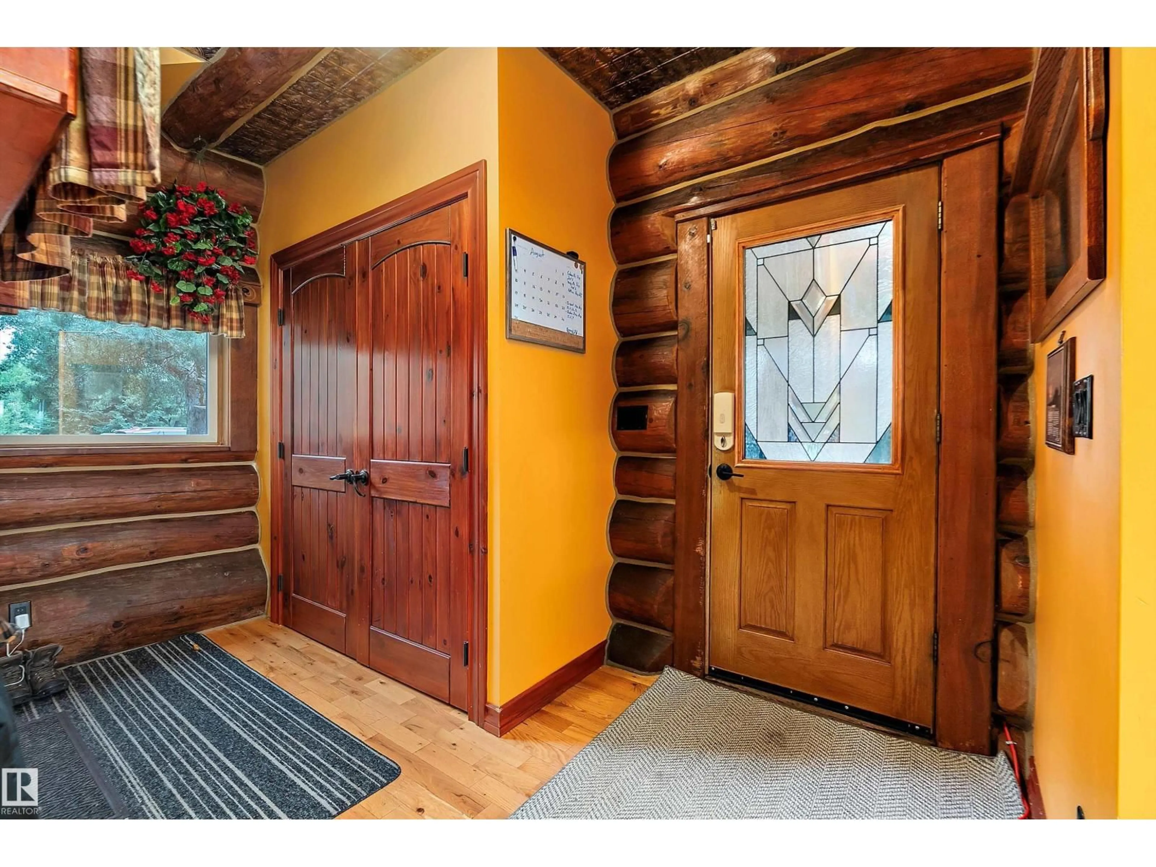Indoor entryway for 50503 L RR 205, Rural Beaver County Alberta T0B4J2