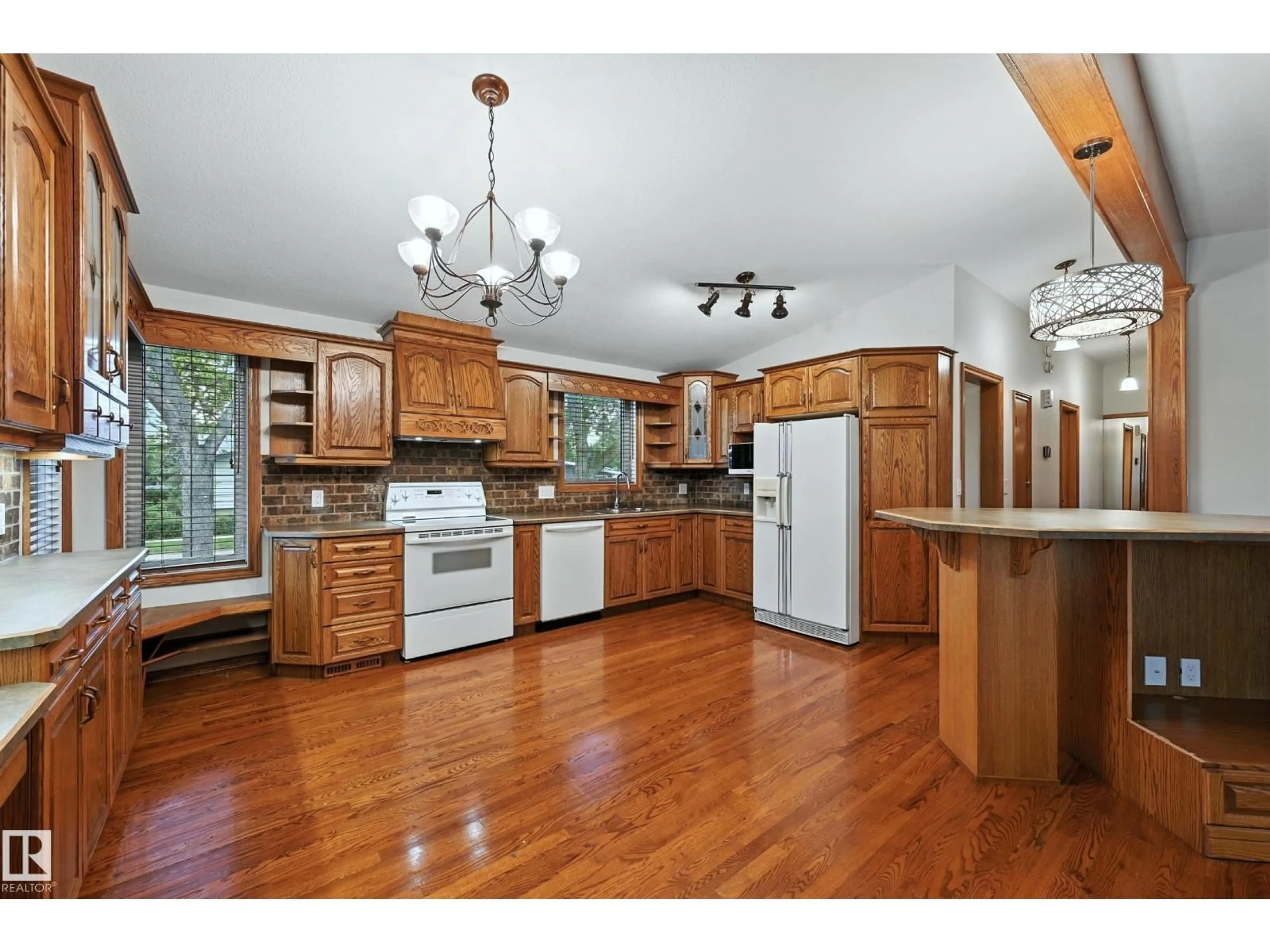 Open concept kitchen, wood/laminate floor for 9404 SHERRIDON, Fort Saskatchewan Alberta T8L1W3