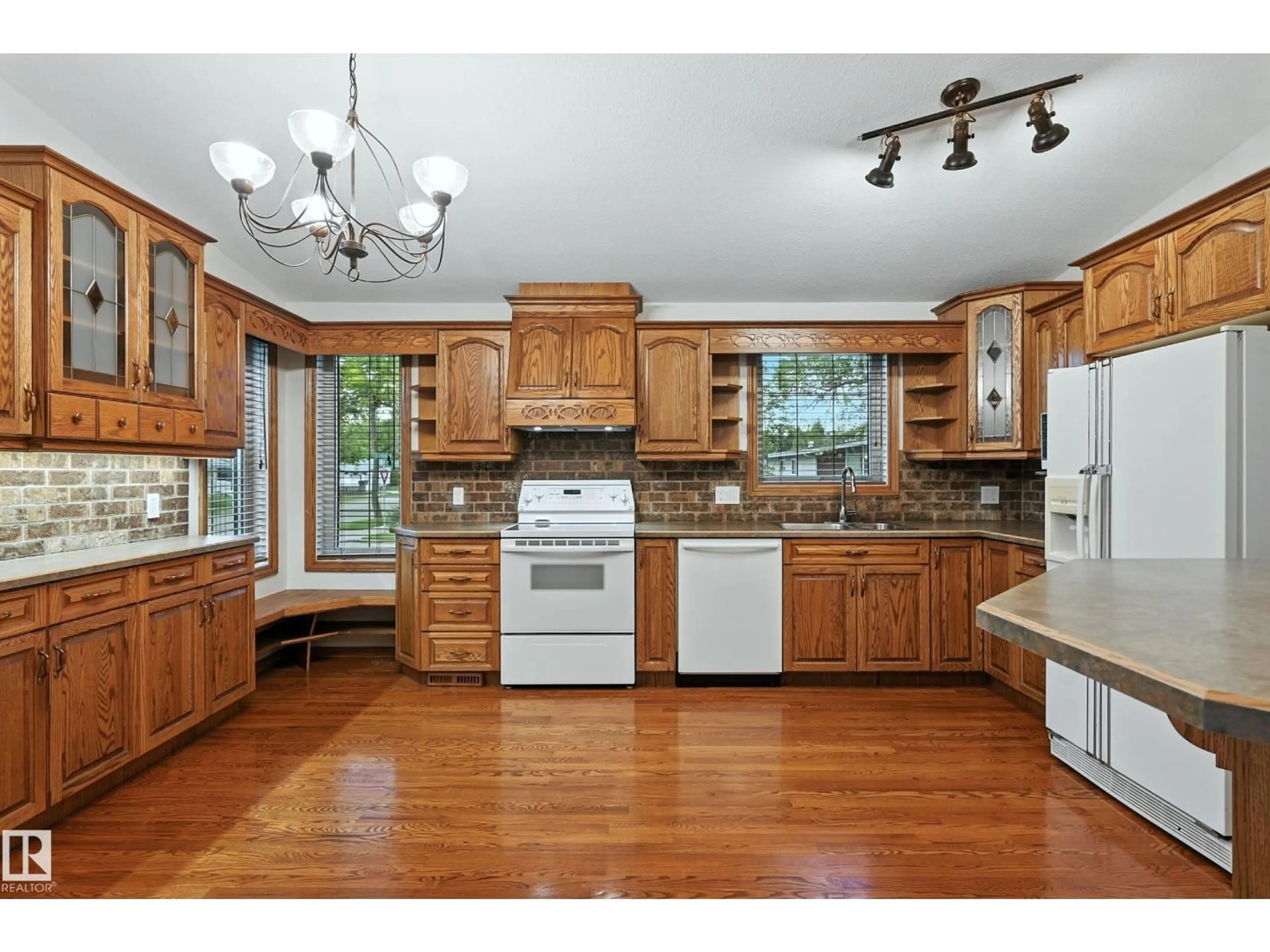 Open concept kitchen, wood/laminate floor for 9404 SHERRIDON, Fort Saskatchewan Alberta T8L1W3