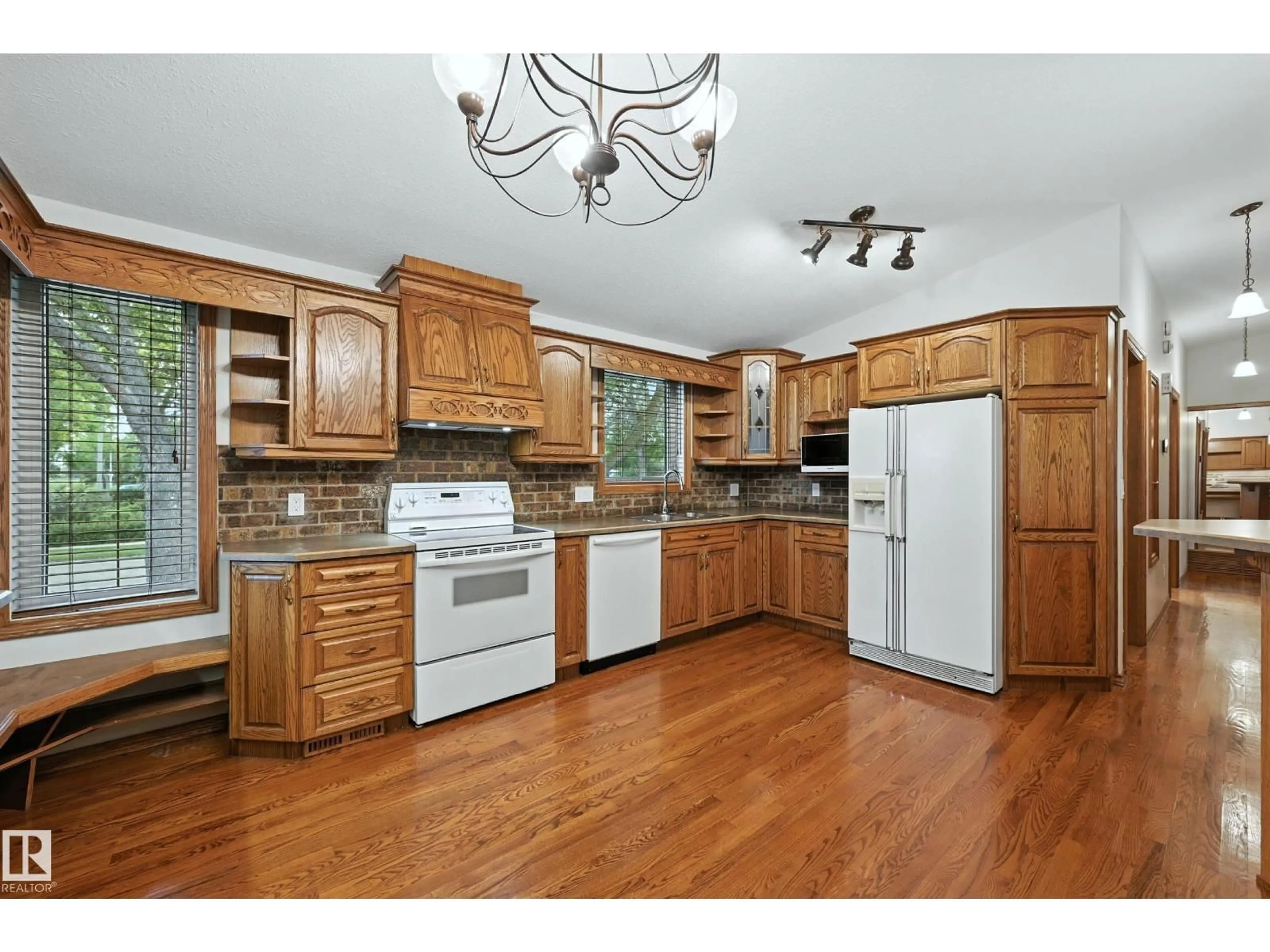 Open concept kitchen, wood/laminate floor for 9404 SHERRIDON, Fort Saskatchewan Alberta T8L1W3