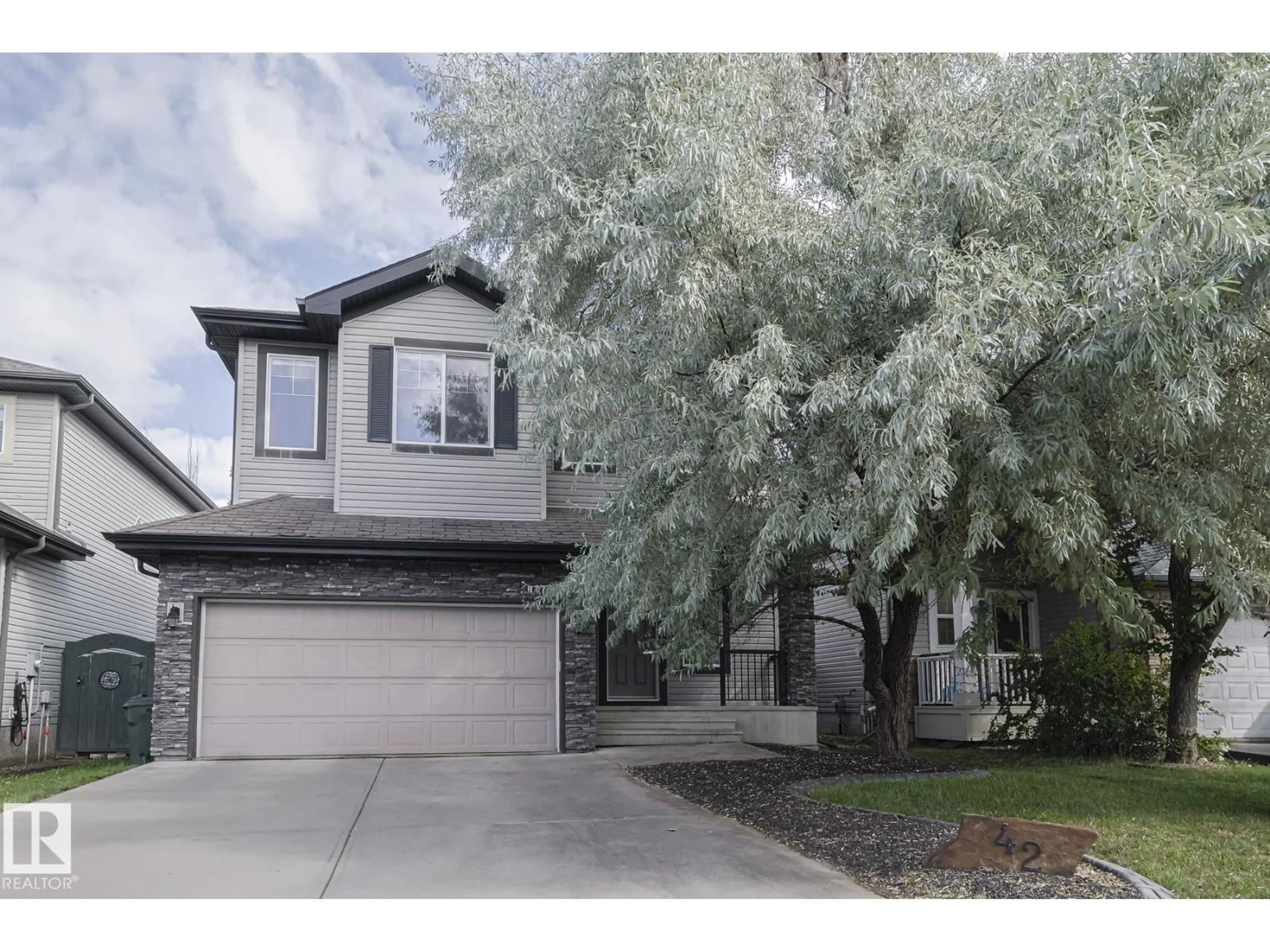 Home with vinyl exterior material, street for 42 VANESSA AV, Spruce Grove Alberta T7X0G9