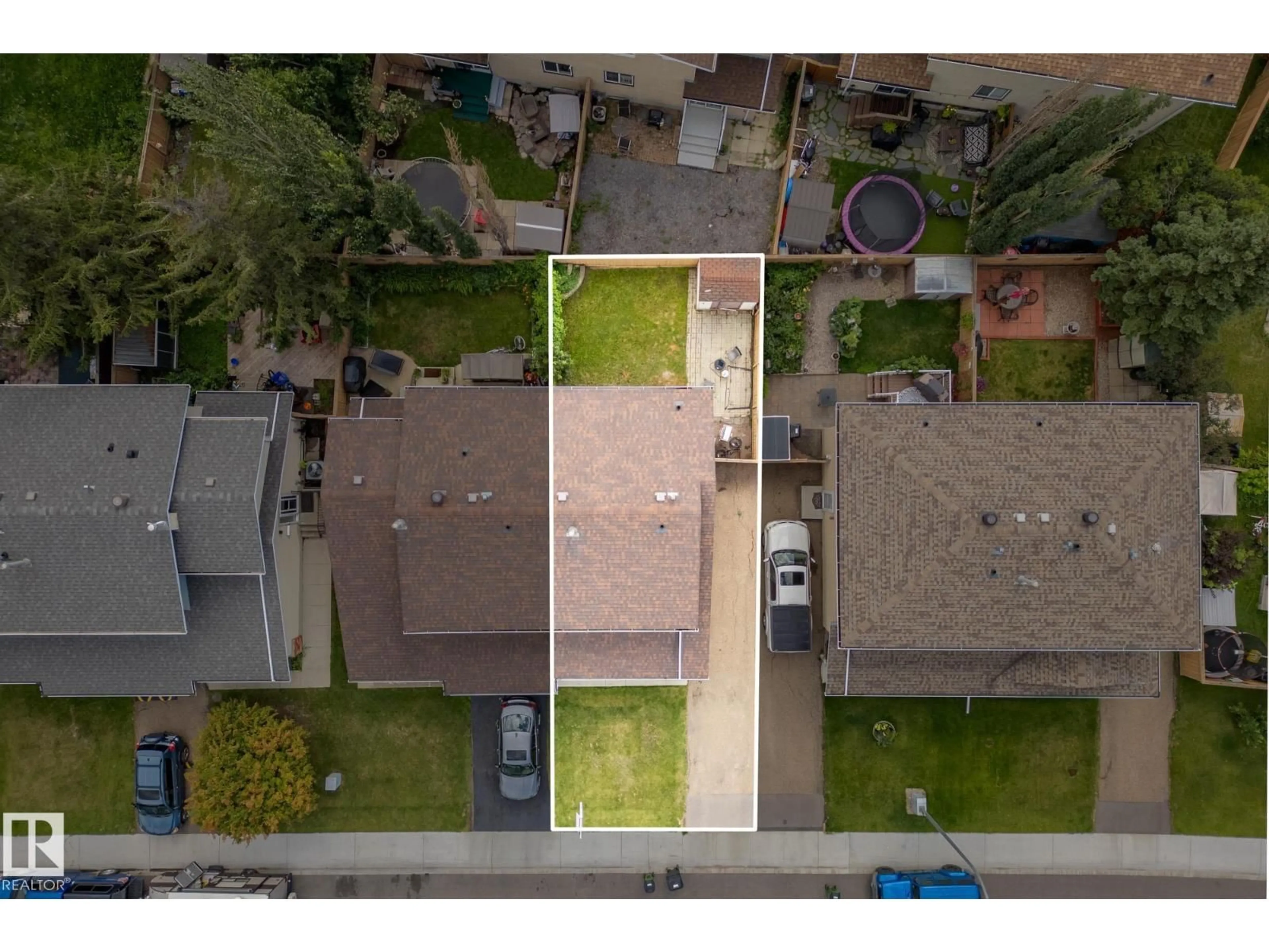 A pic from outside/outdoor area/front of a property/back of a property/a pic from drone, street for 11005 162A AV, Edmonton Alberta T5X1Z8