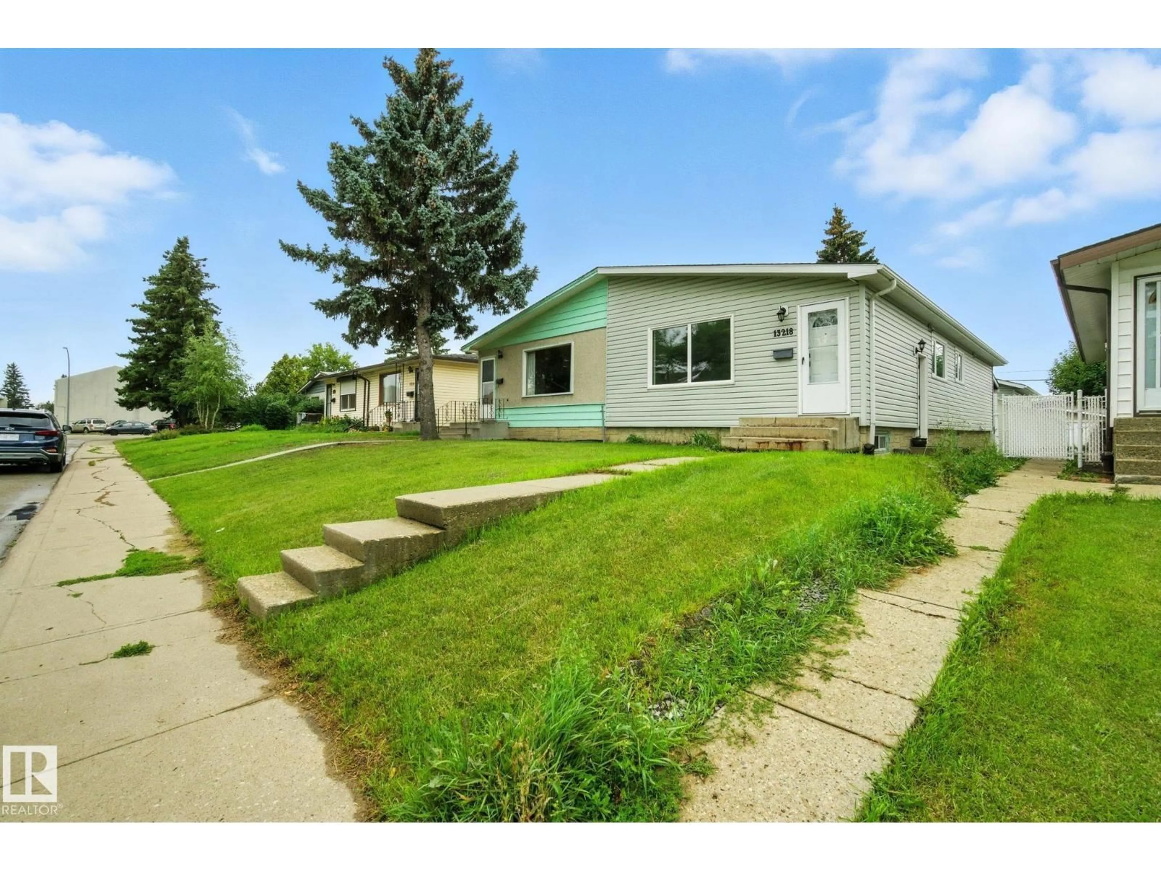 Unknown for 13218 81 ST, Edmonton Alberta T5C1N7