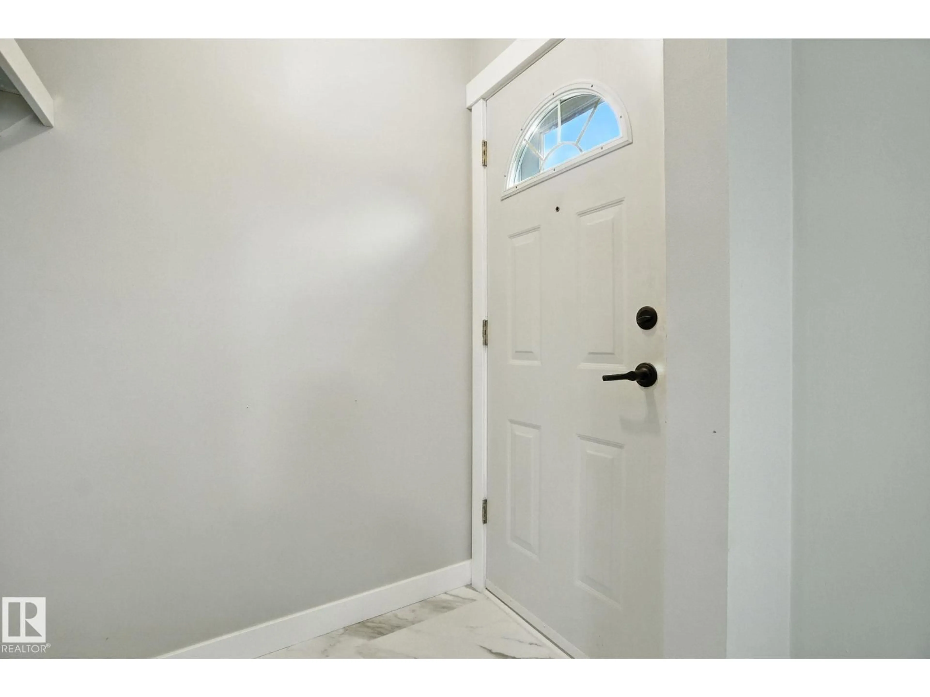 Indoor entryway for 13218 81 ST, Edmonton Alberta T5C1N7
