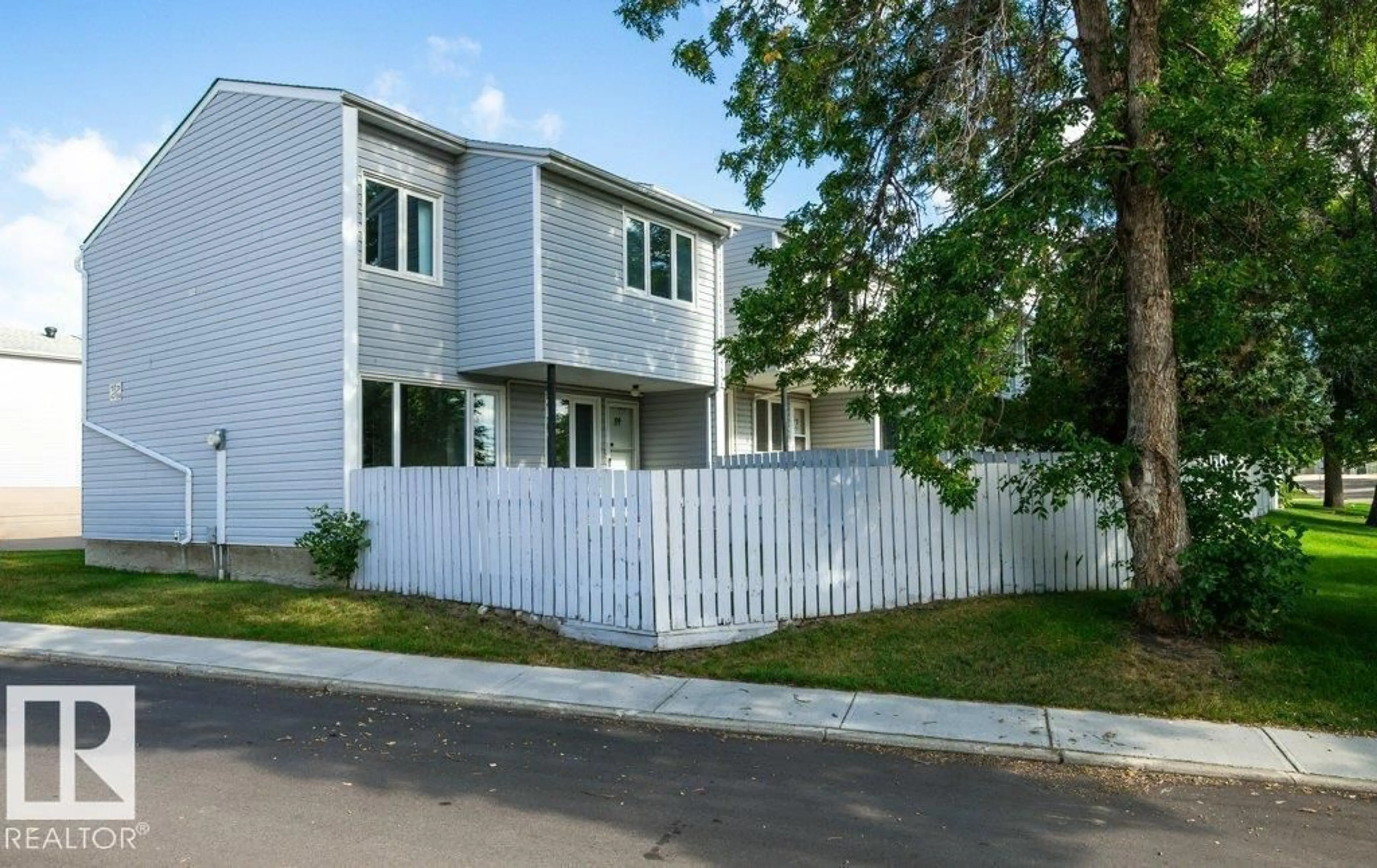 Home with vinyl exterior material, street for 84 AMBERLY CO, Edmonton Alberta T5A2H9