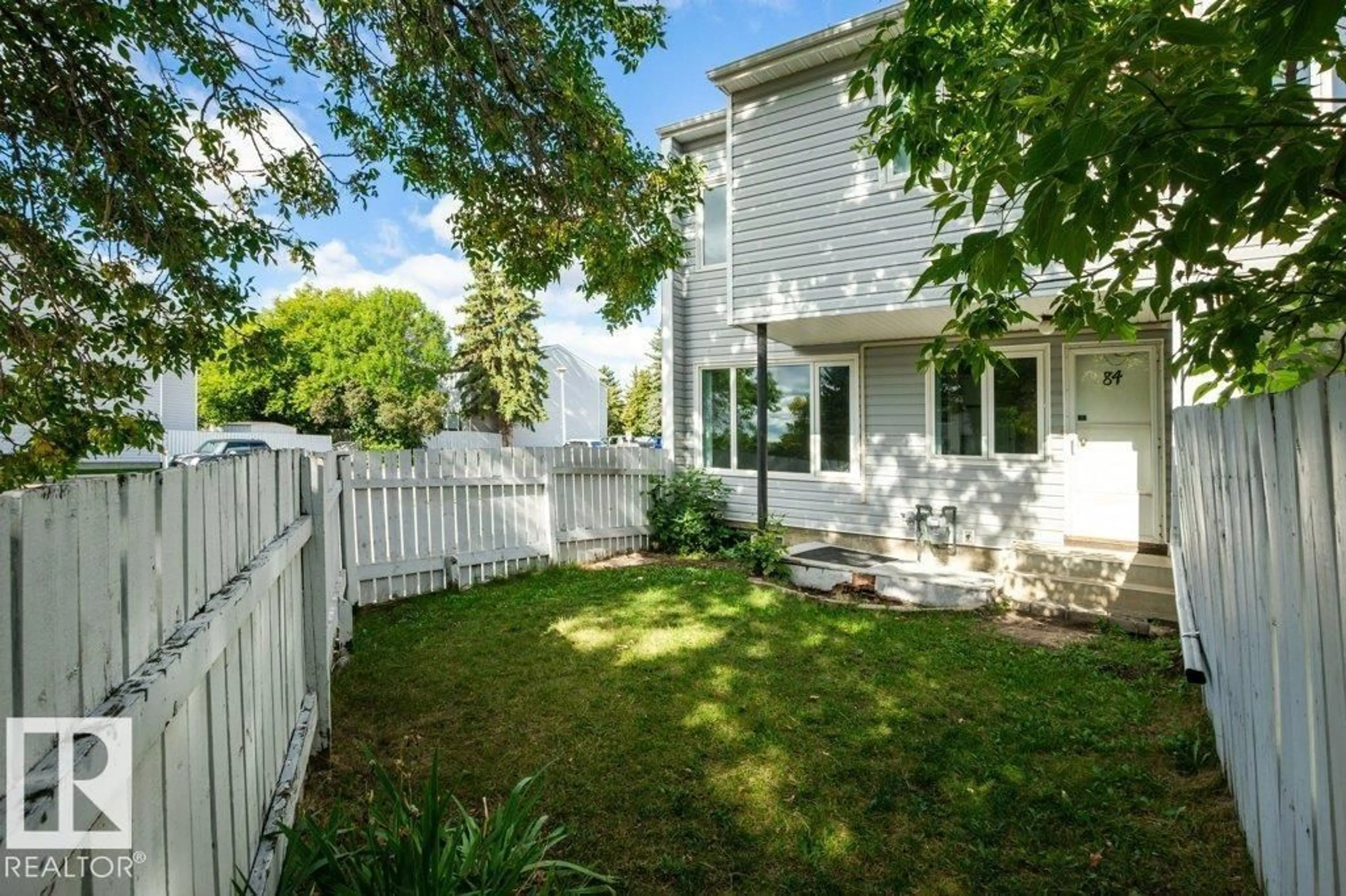 Patio, street for 84 AMBERLY CO, Edmonton Alberta T5A2H9