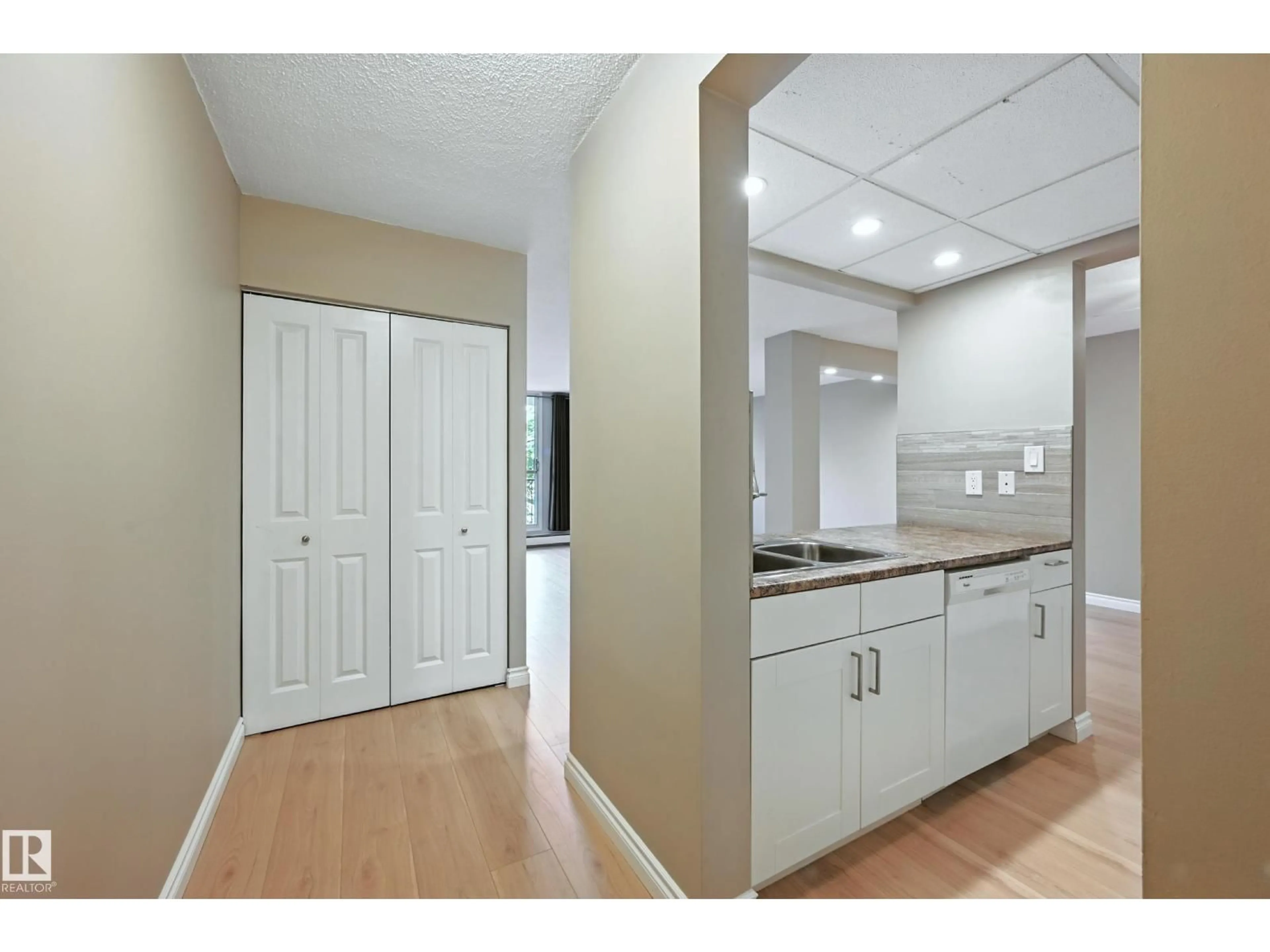 Unknown for 404 - 11007 83 AV, Edmonton Alberta T6G0T9