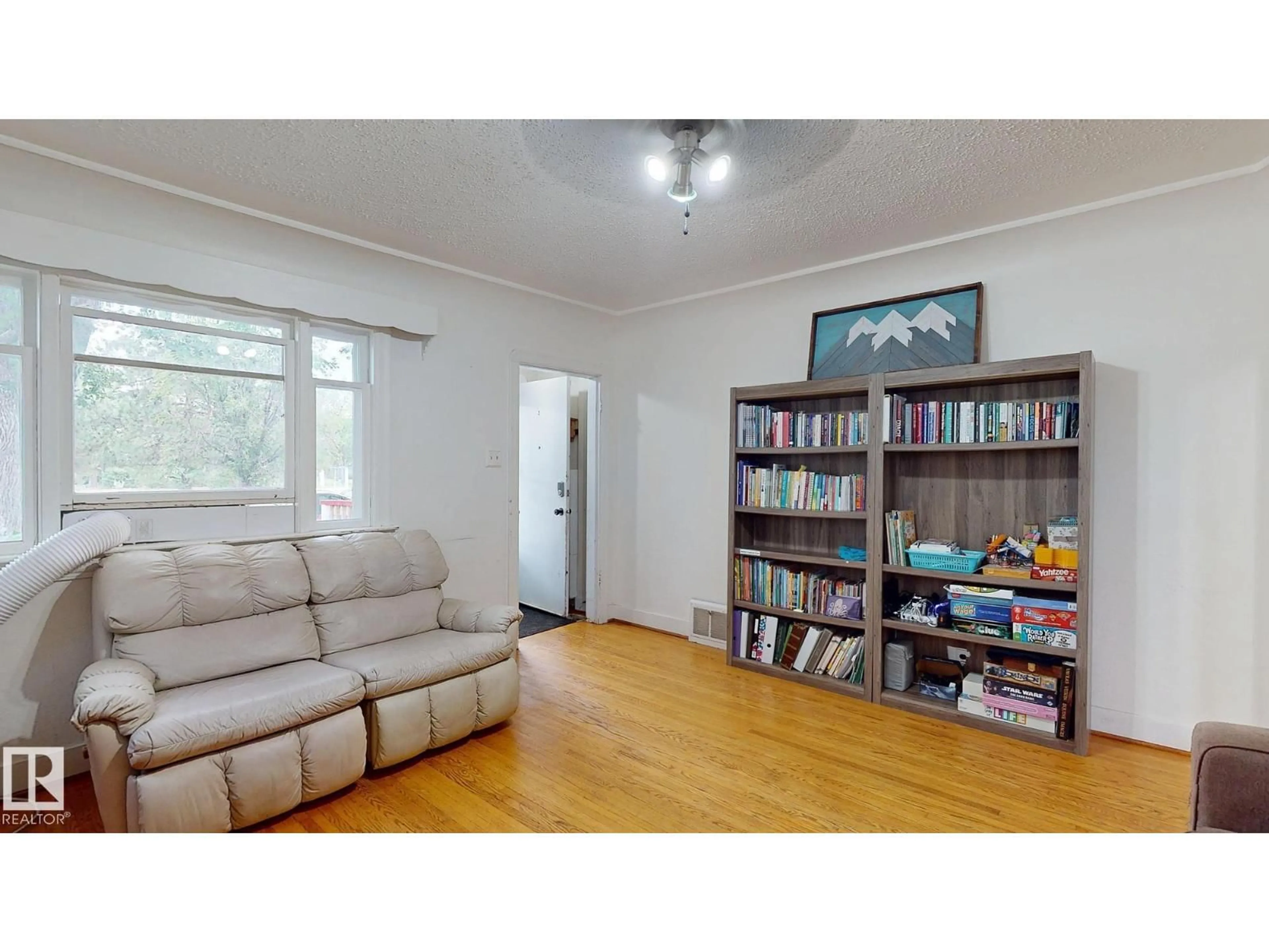 Living room with furniture, unknown for NW - 7611 112 AV, Edmonton Alberta T5B0H4