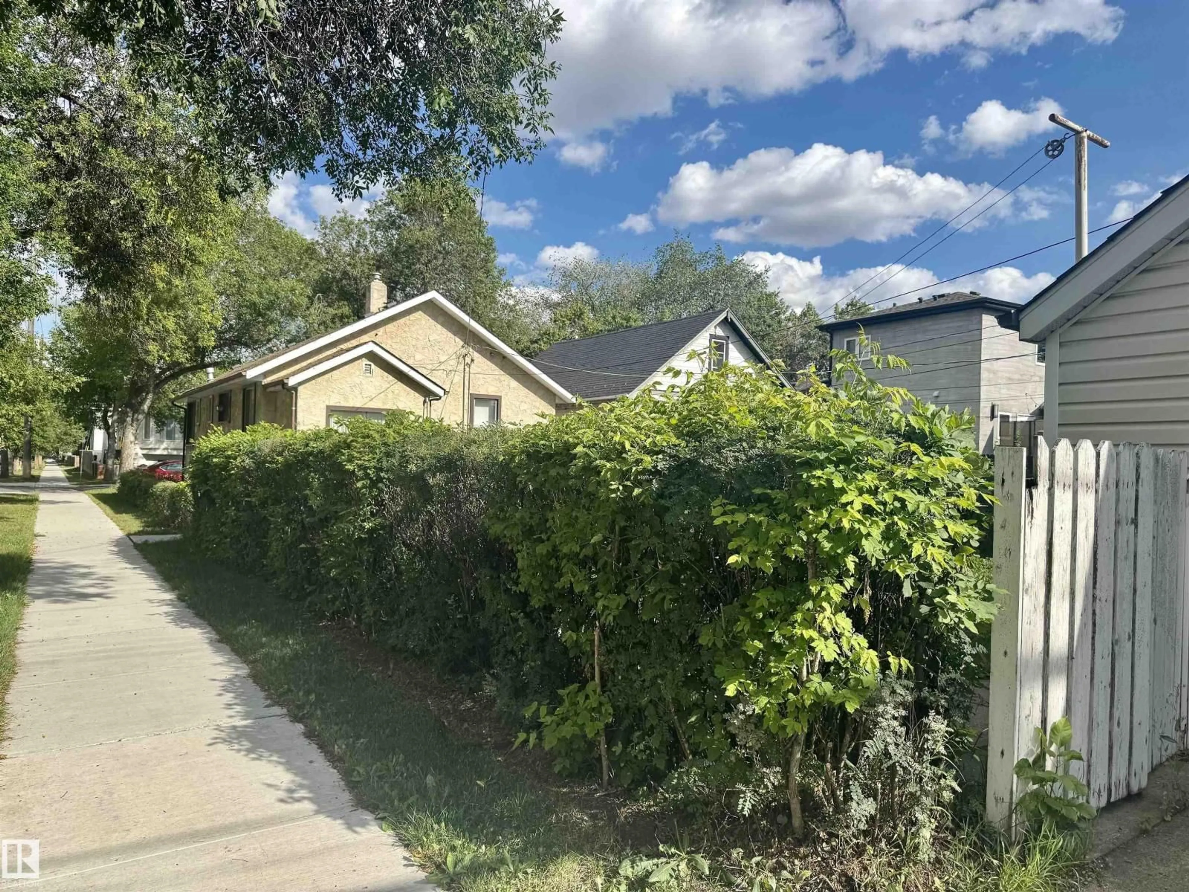 A pic from outside/outdoor area/front of a property/back of a property/a pic from drone, street for 11936 94 ST, Edmonton Alberta T5G1J5