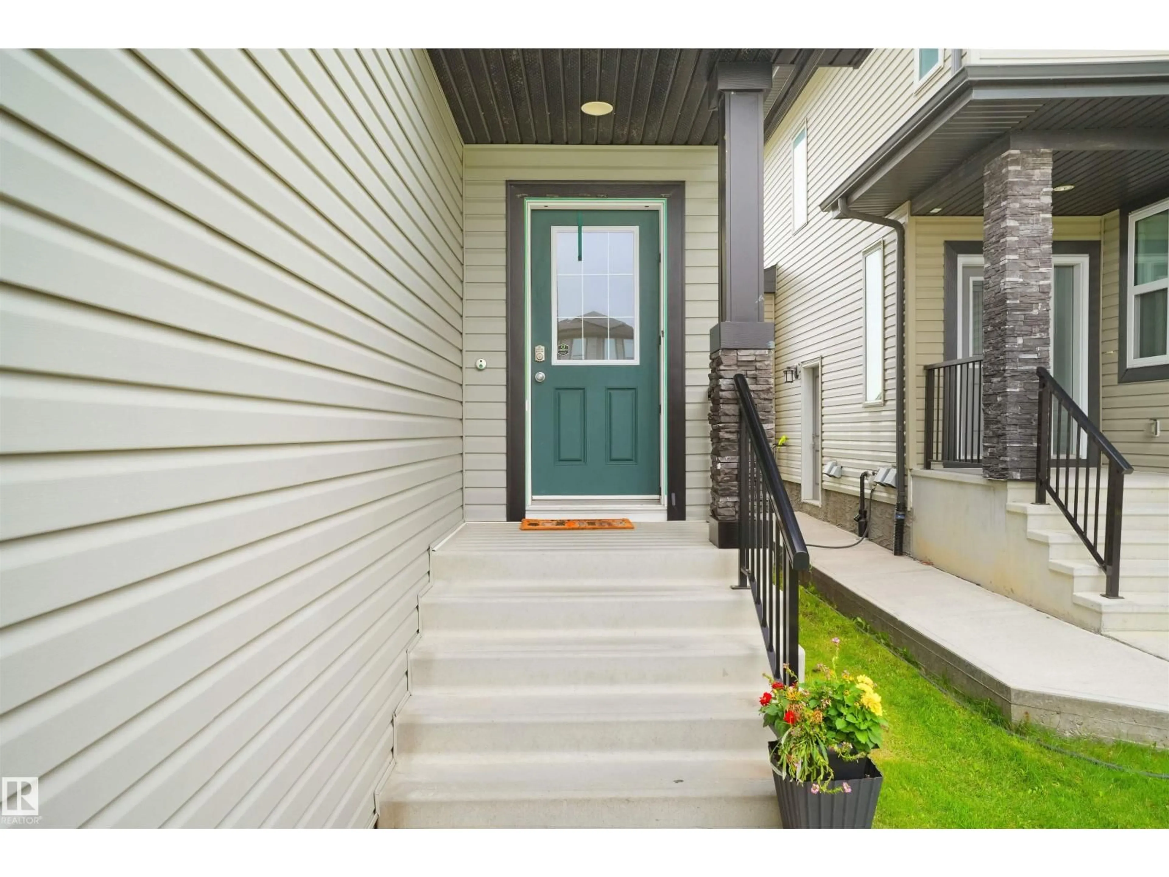 Indoor entryway for 15160 16 ST, Edmonton Alberta T5Y0Y6