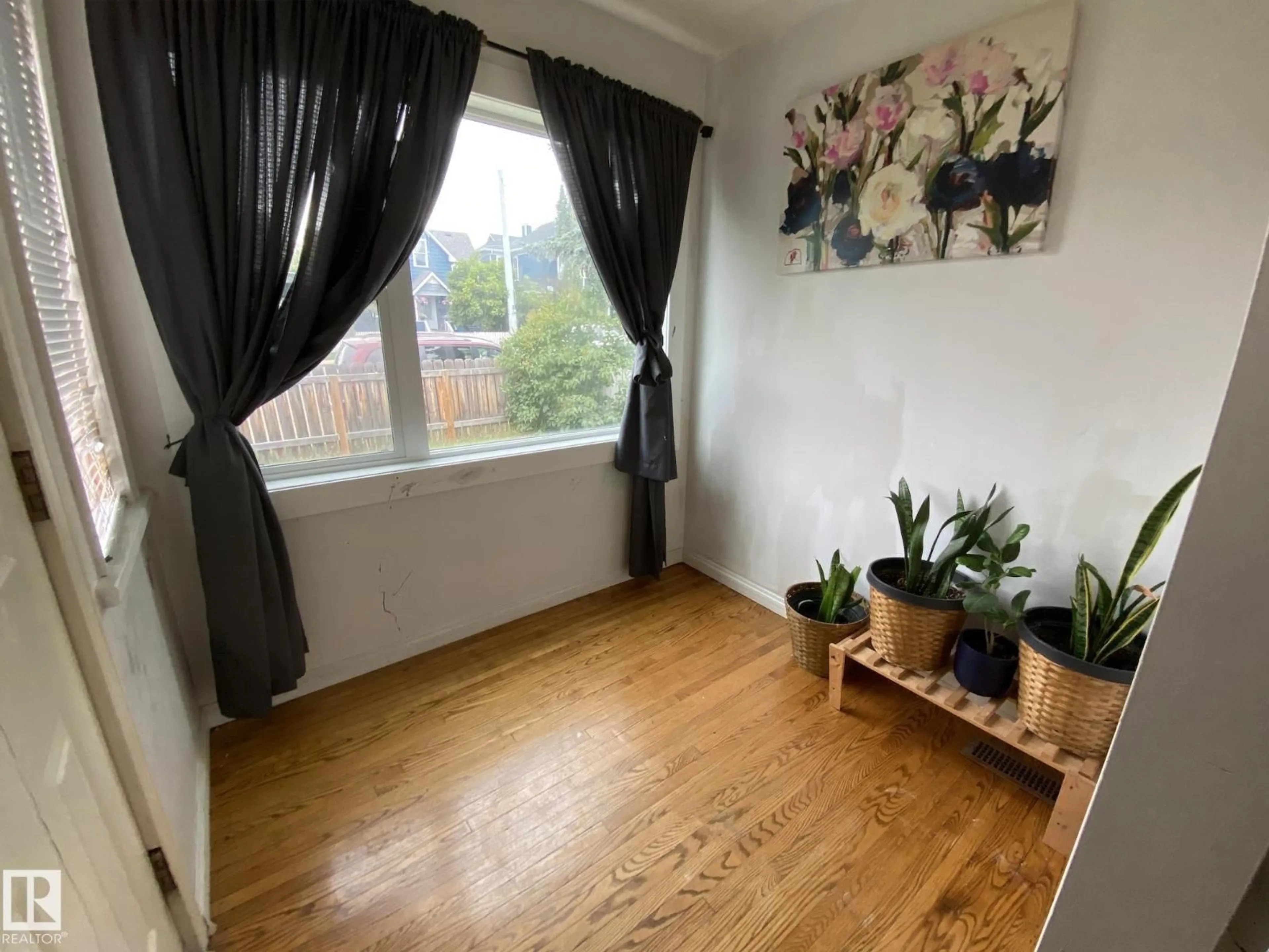 A pic of a room for 11447 95 ST, Edmonton Alberta T5G1L3