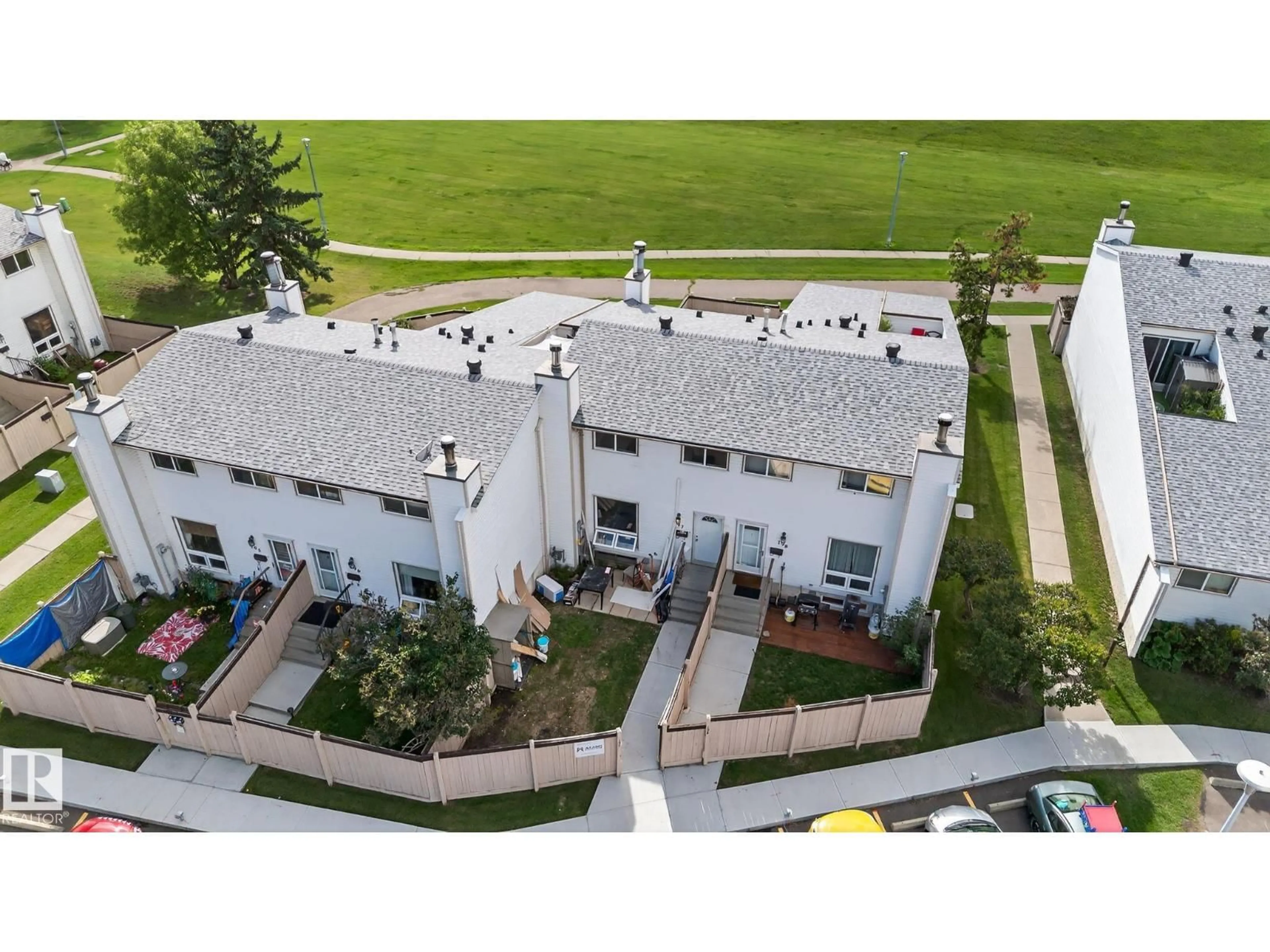 A pic from outside/outdoor area/front of a property/back of a property/a pic from drone, building for 197 MARLBOROUGH PL, Edmonton Alberta T5T1Y6