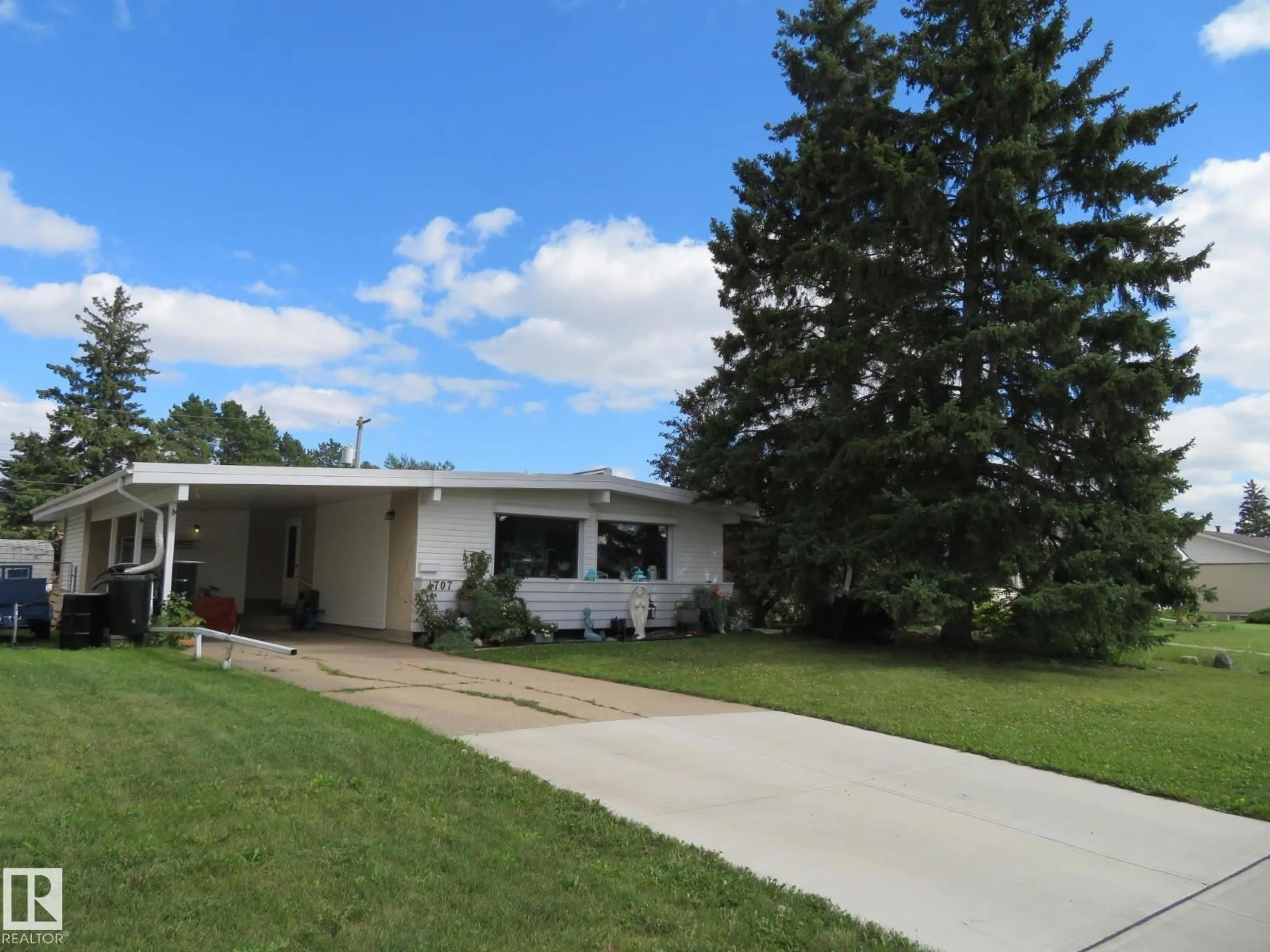 Home with vinyl exterior material, street for 4707 117A ST, Edmonton Alberta T6H3R9
