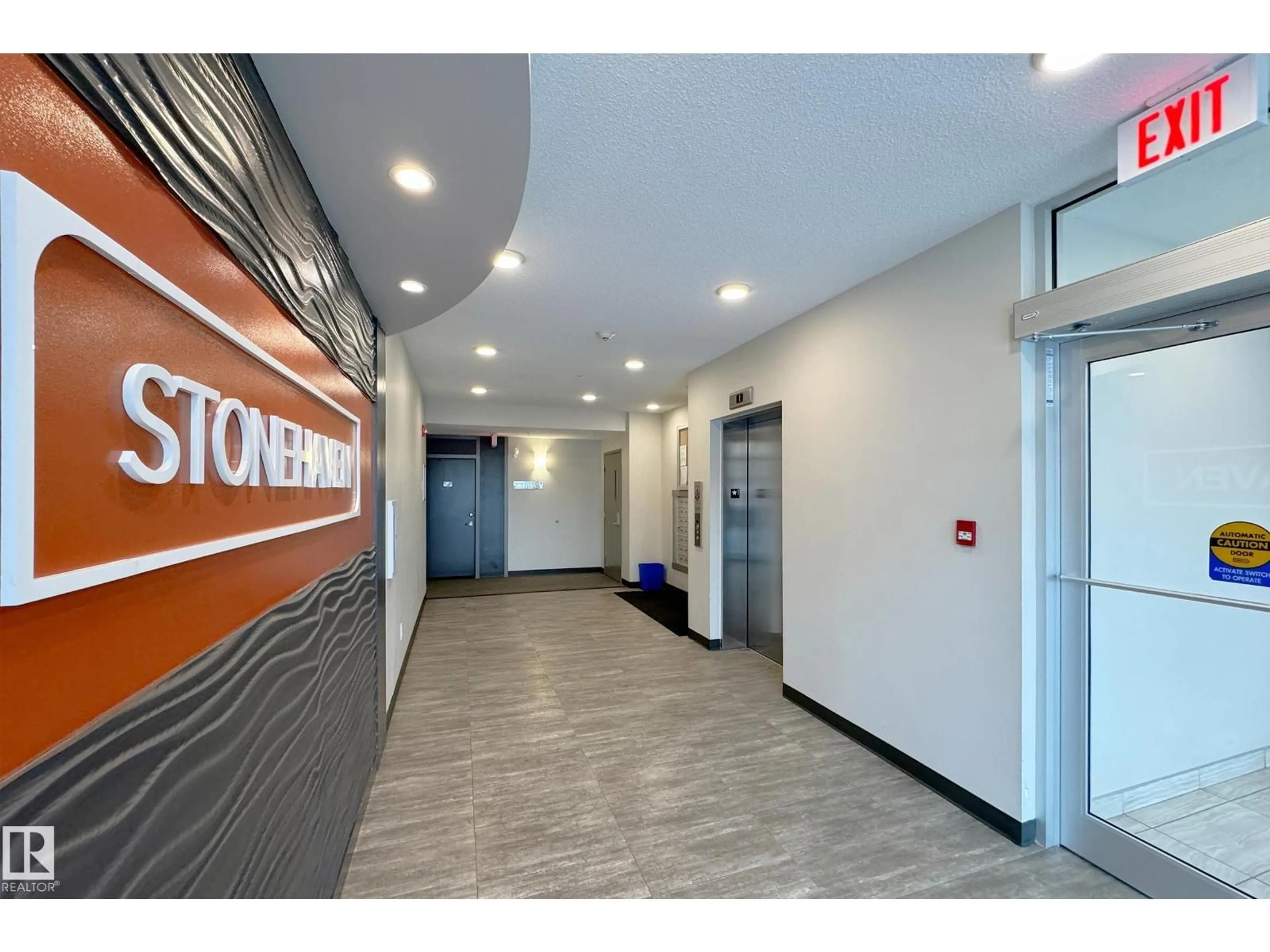 Indoor foyer for #103 - 812 WELSH DR, Edmonton Alberta T6X1Y7
