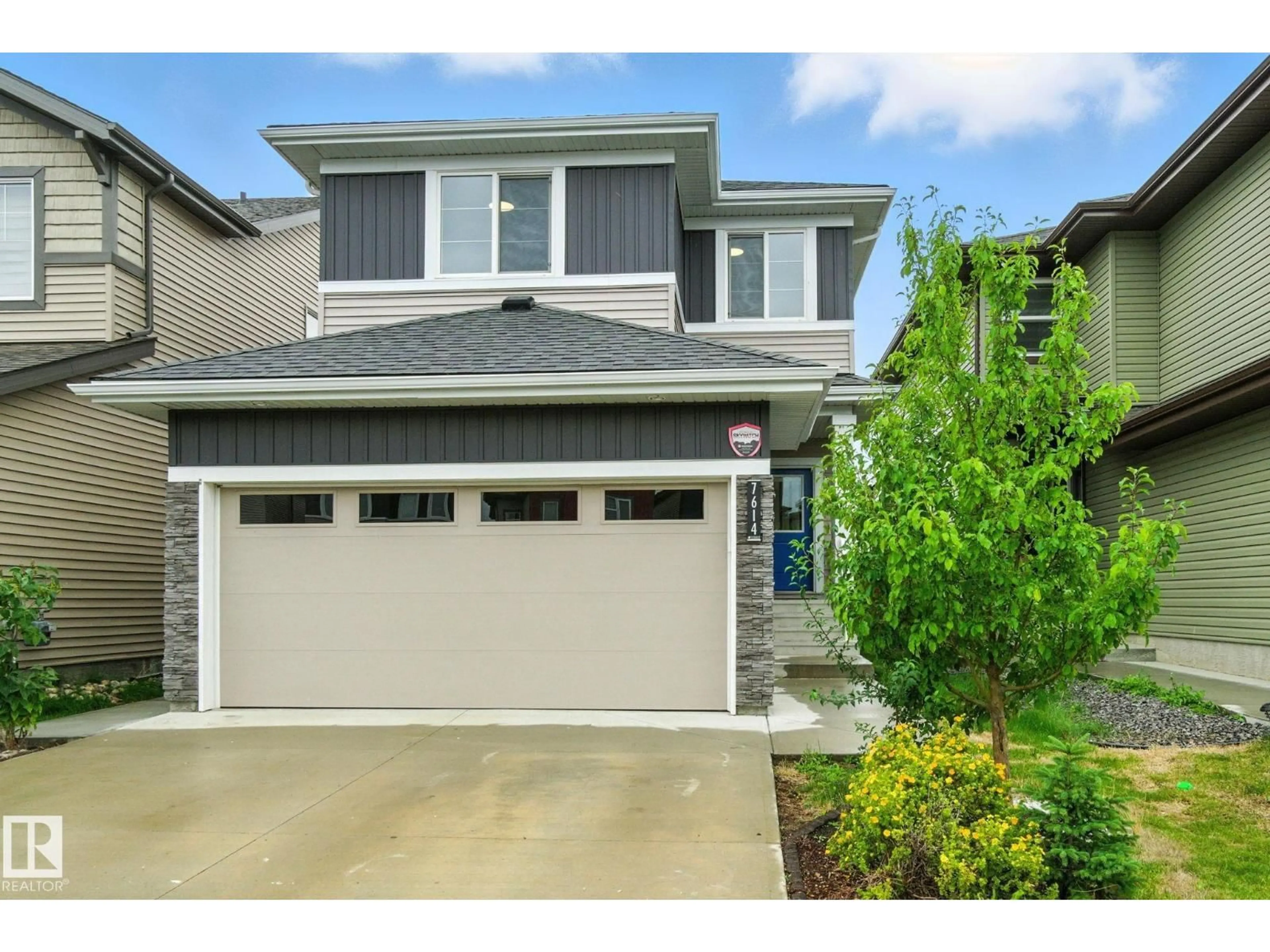 Home with vinyl exterior material, street for 7614 CREIGHTON PL, Edmonton Alberta T6W3Z5
