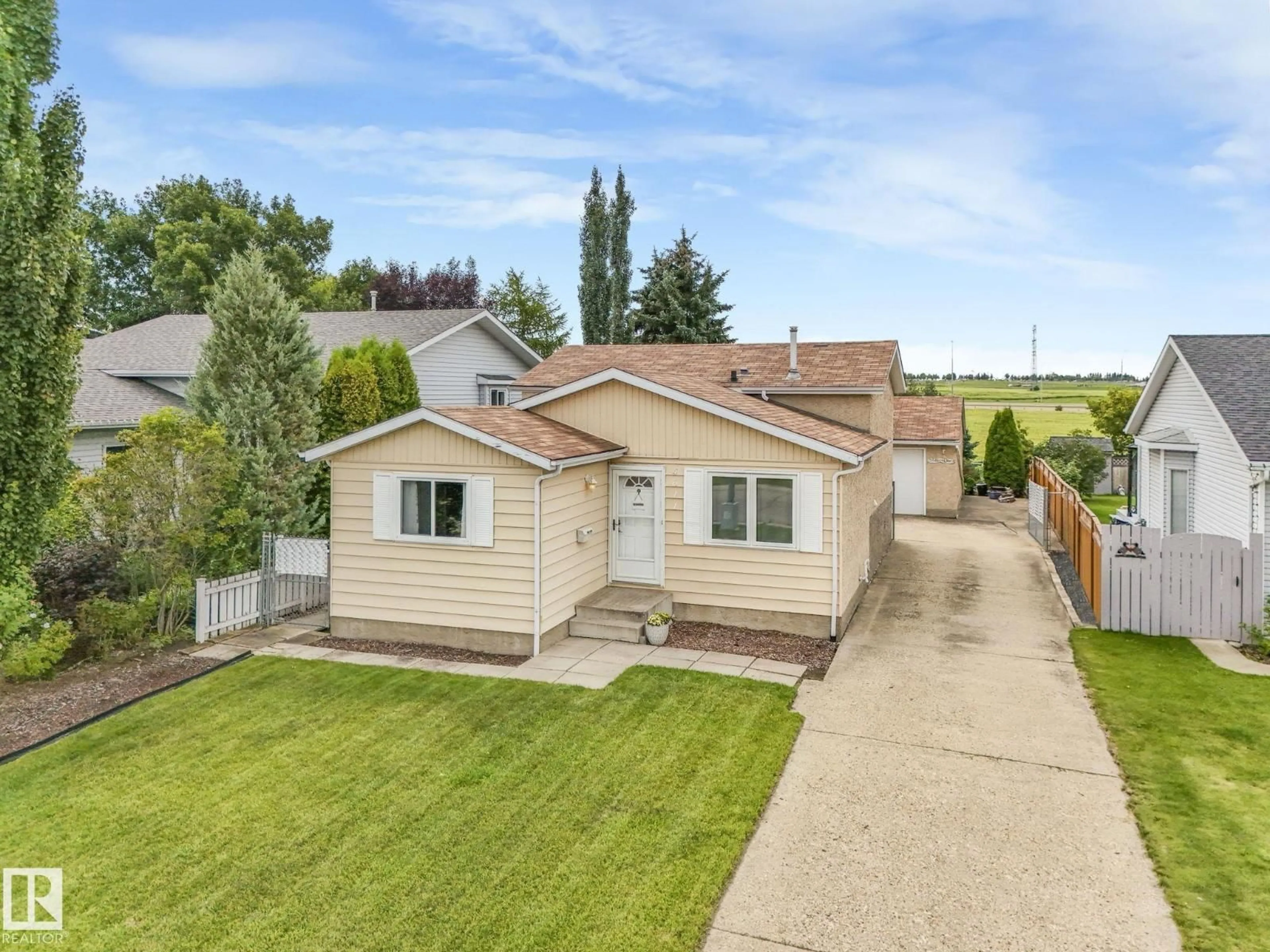 A pic from outside/outdoor area/front of a property/back of a property/a pic from drone, street for 4611 10 AV, Edmonton Alberta T6L4S2