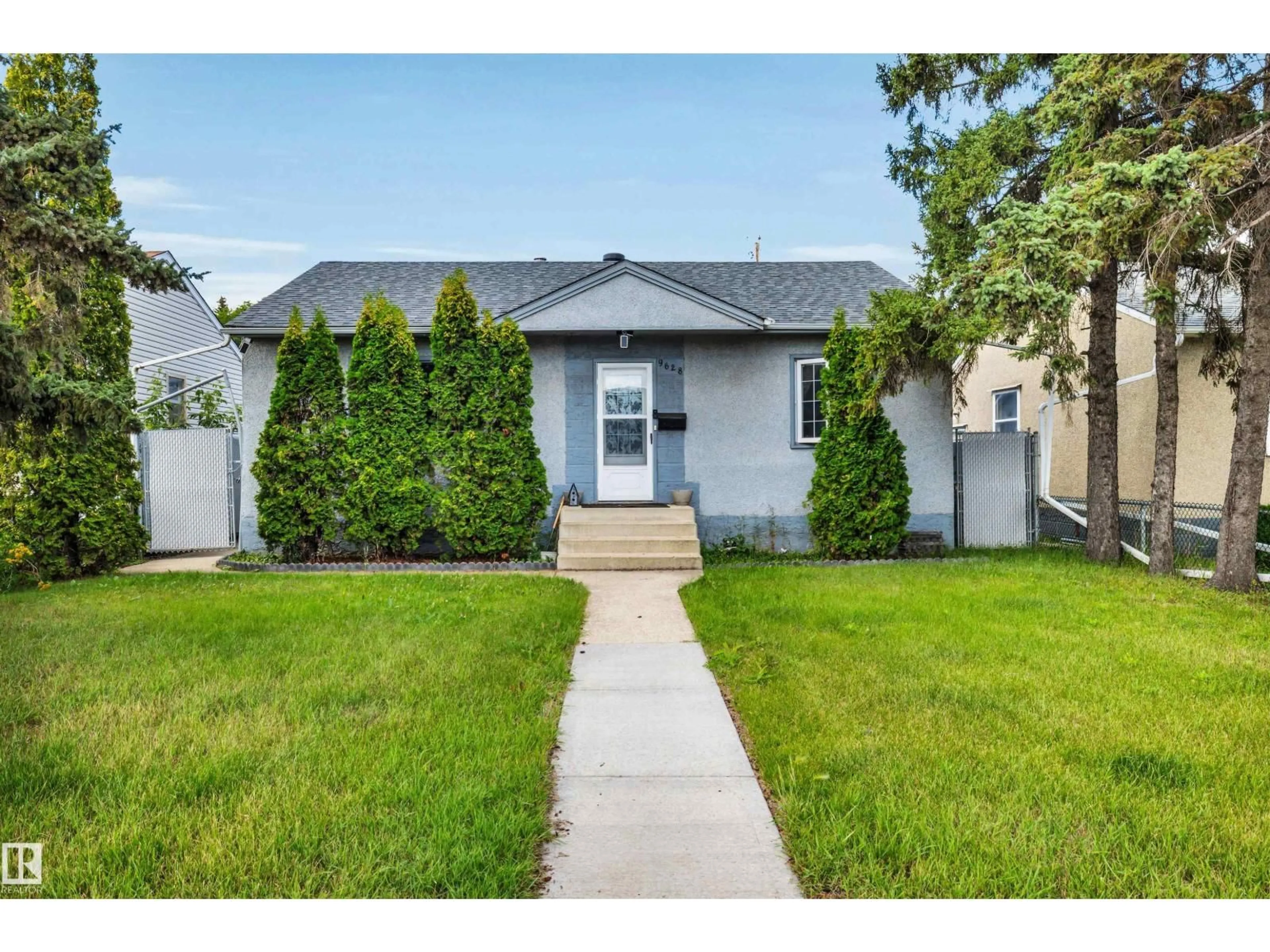 Home with vinyl exterior material, street for 9628 63 AV, Edmonton Alberta T6E0G5