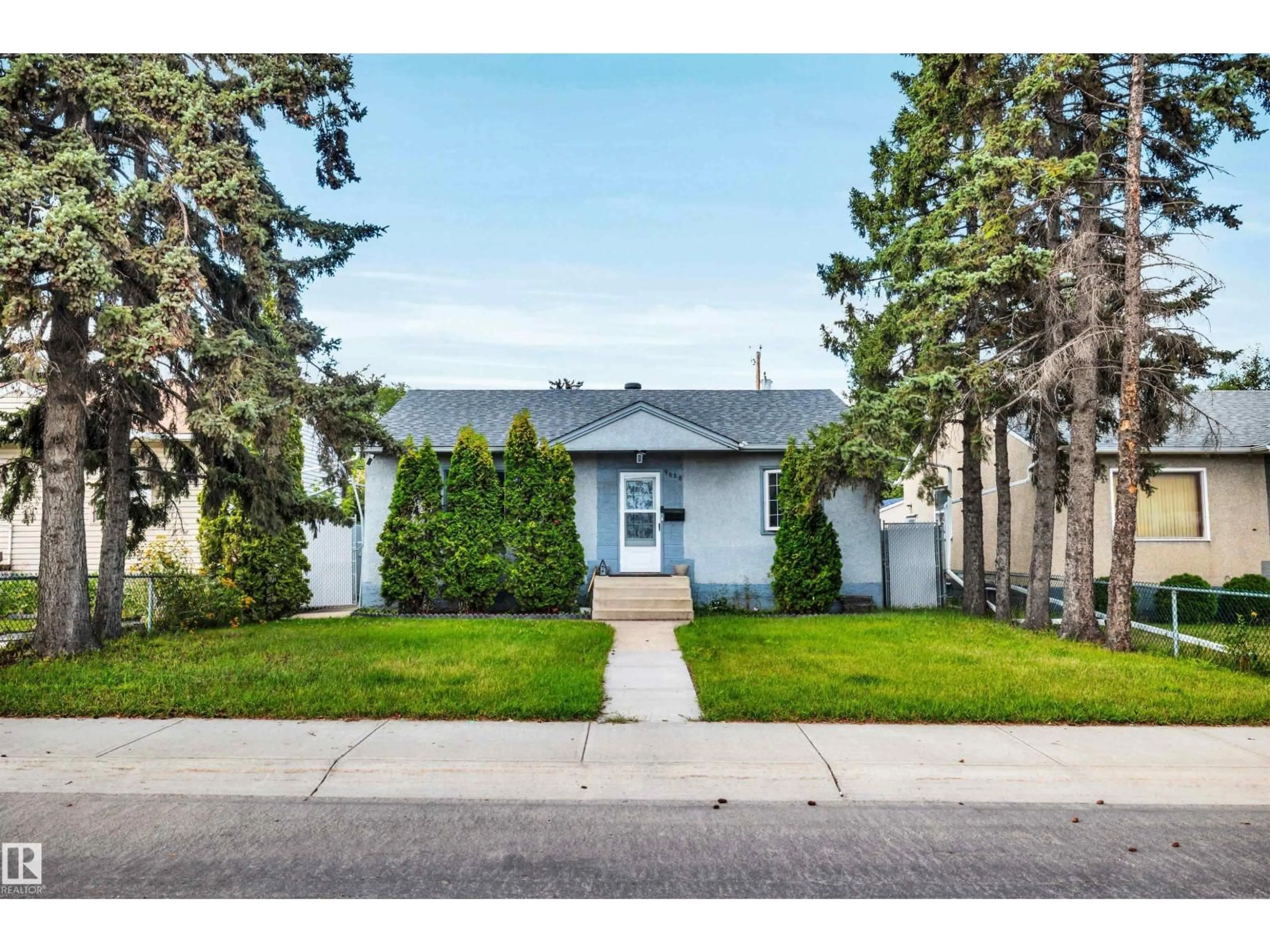Home with vinyl exterior material, street for 9628 63 AV, Edmonton Alberta T6E0G5
