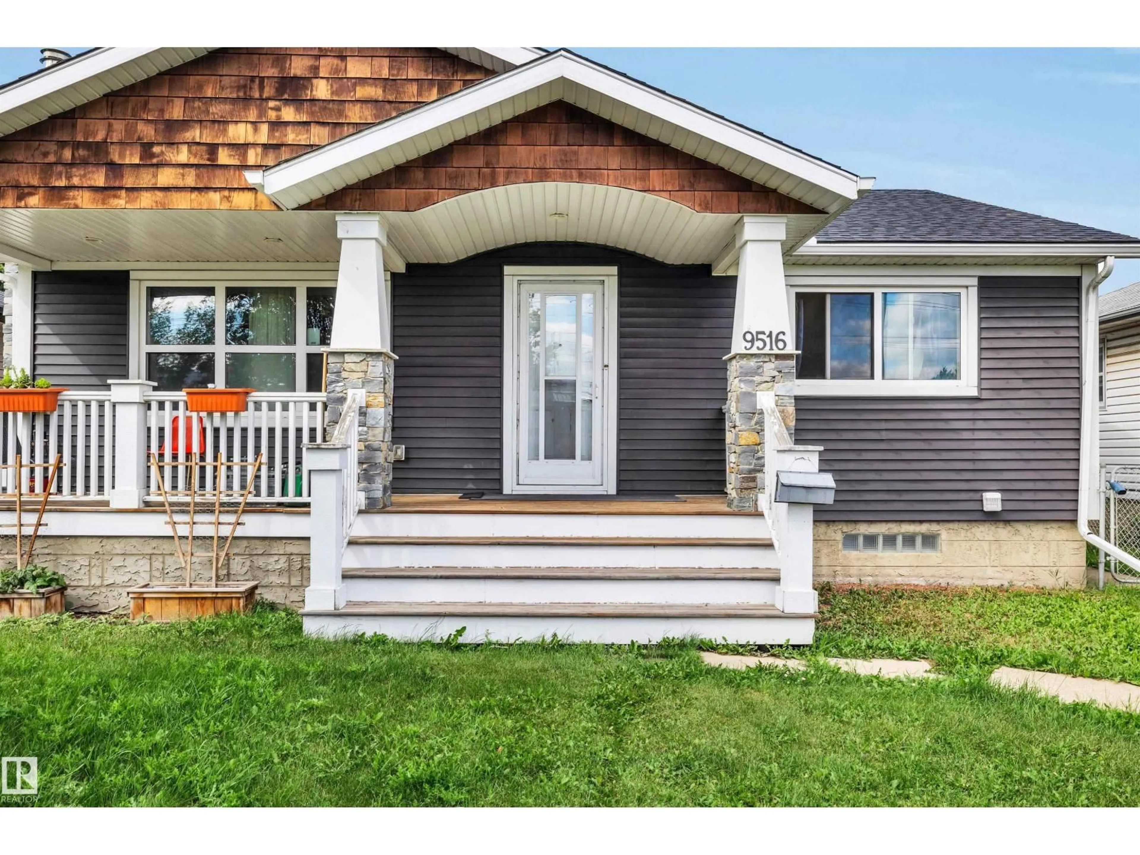 Home with vinyl exterior material, street for 9516 63 AV, Edmonton Alberta T6E0G4