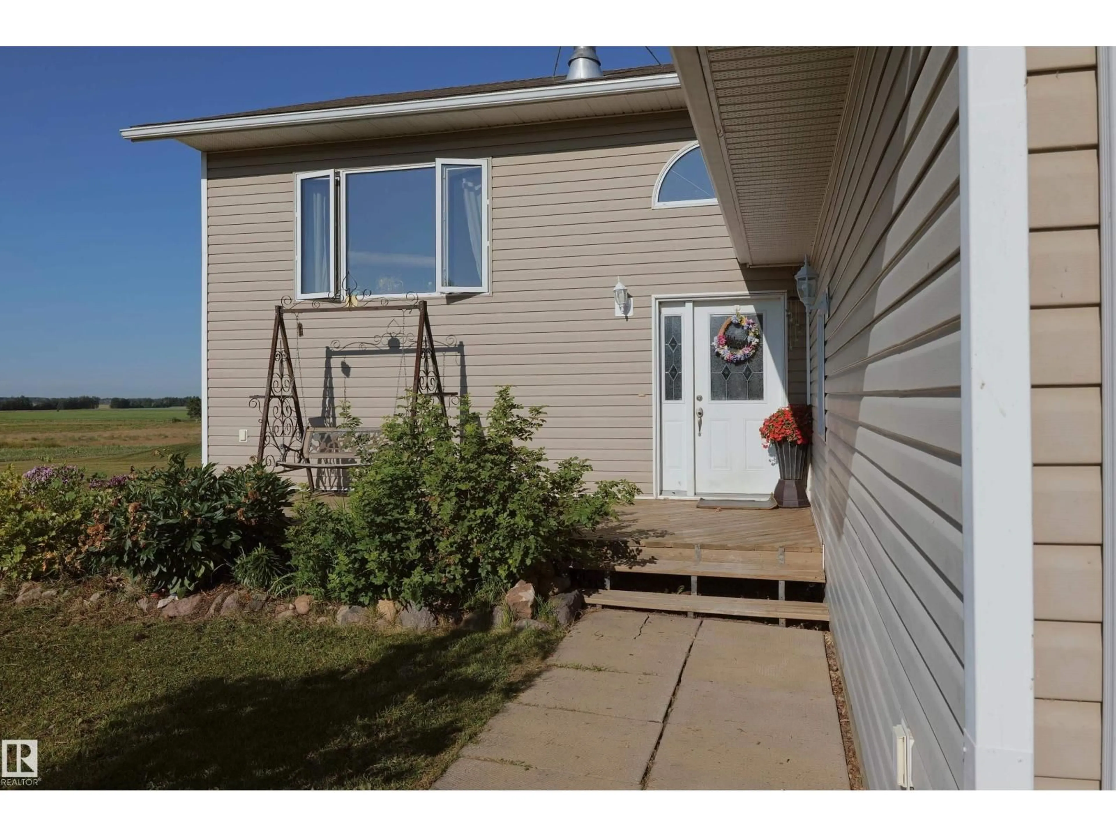 Home with vinyl exterior material, unknown for 59116 RGE RD 23, Rural Barrhead County Alberta T7N1N4