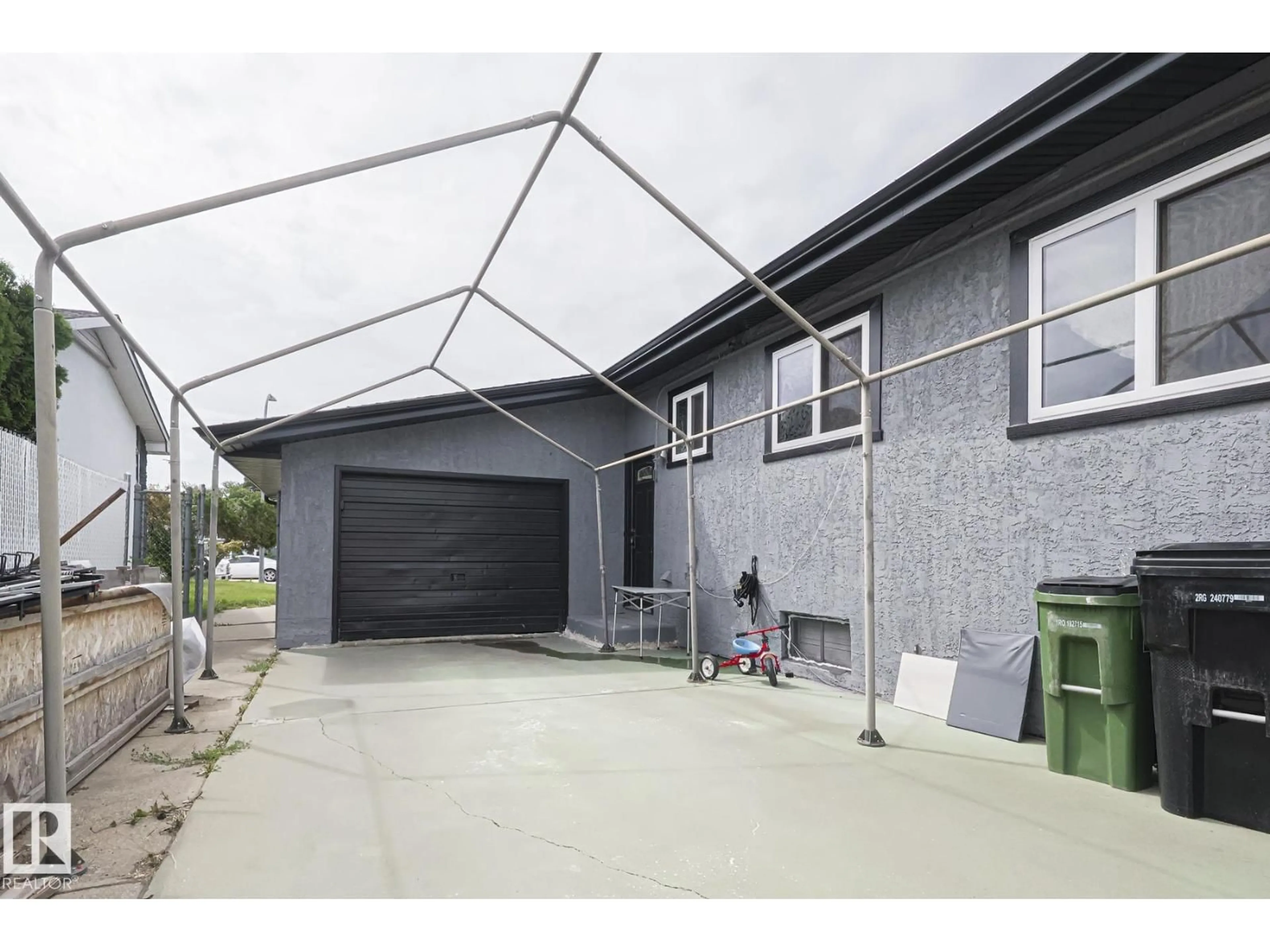 Indoor garage for 6224 136 AV, Edmonton Alberta T5A0N6
