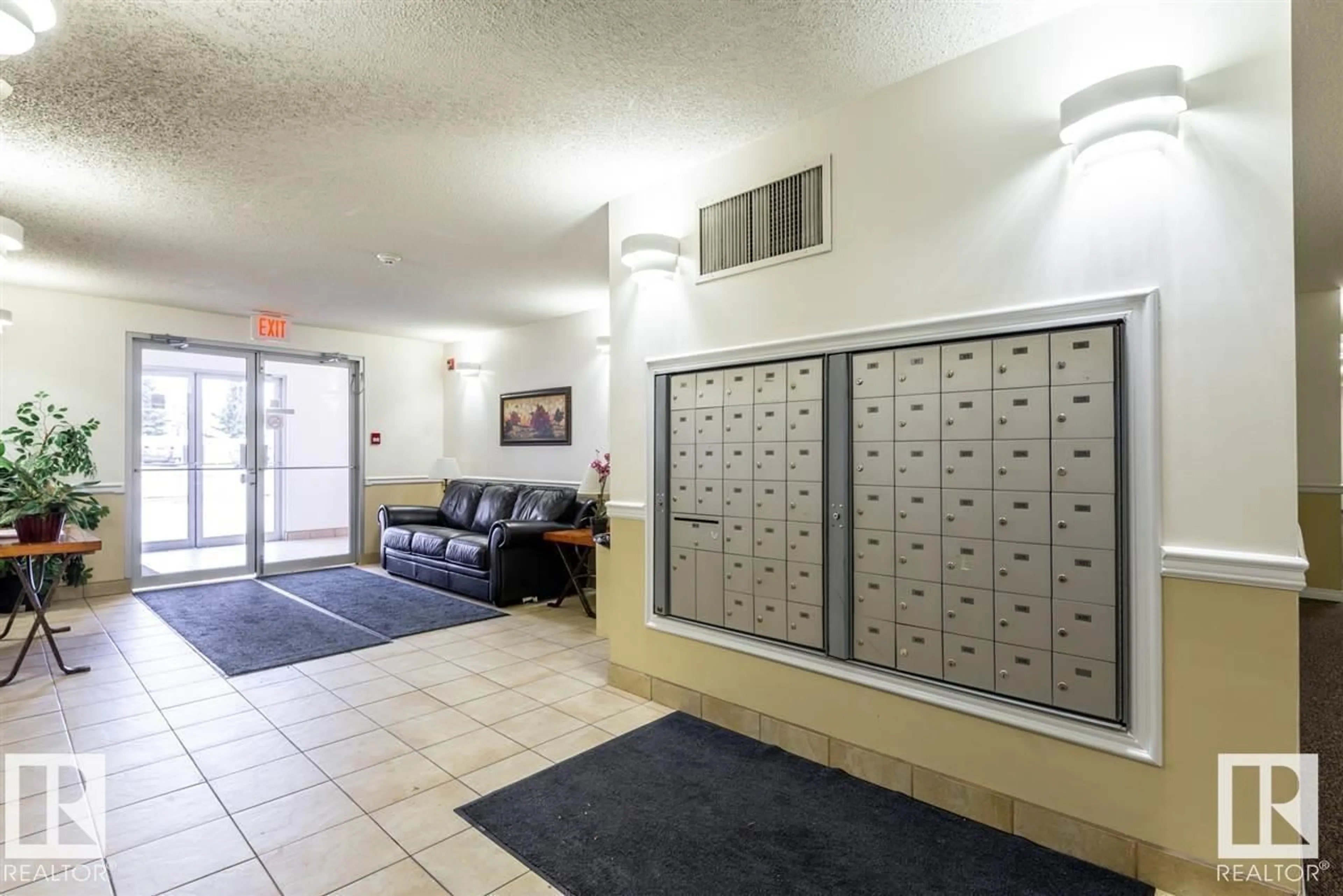 Indoor foyer for 329 - 4210 139 AV NW, Edmonton Alberta T5Y2W6