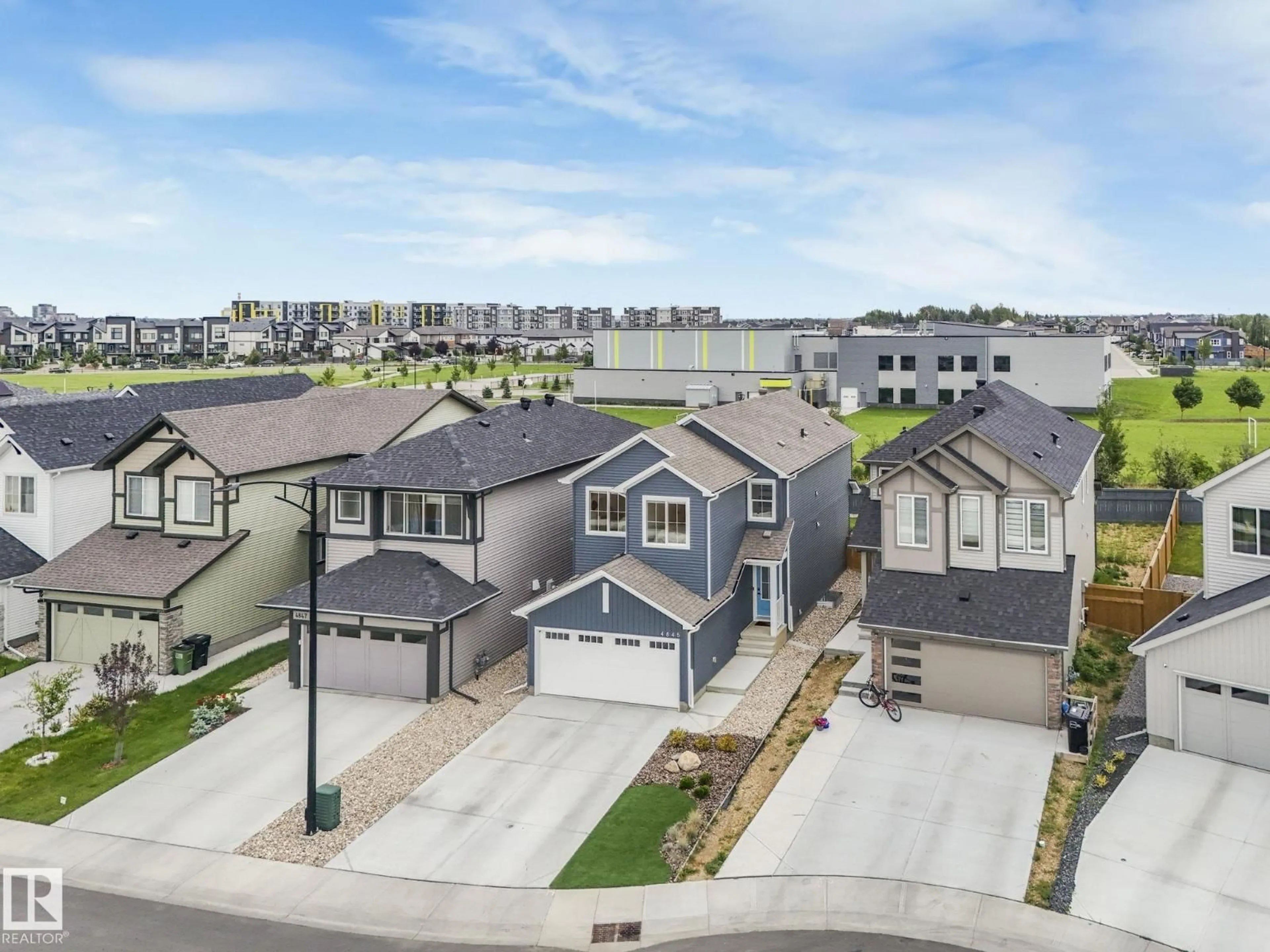 A pic from outside/outdoor area/front of a property/back of a property/a pic from drone, street for 4845 KINNEY RD, Edmonton Alberta T6W5G3