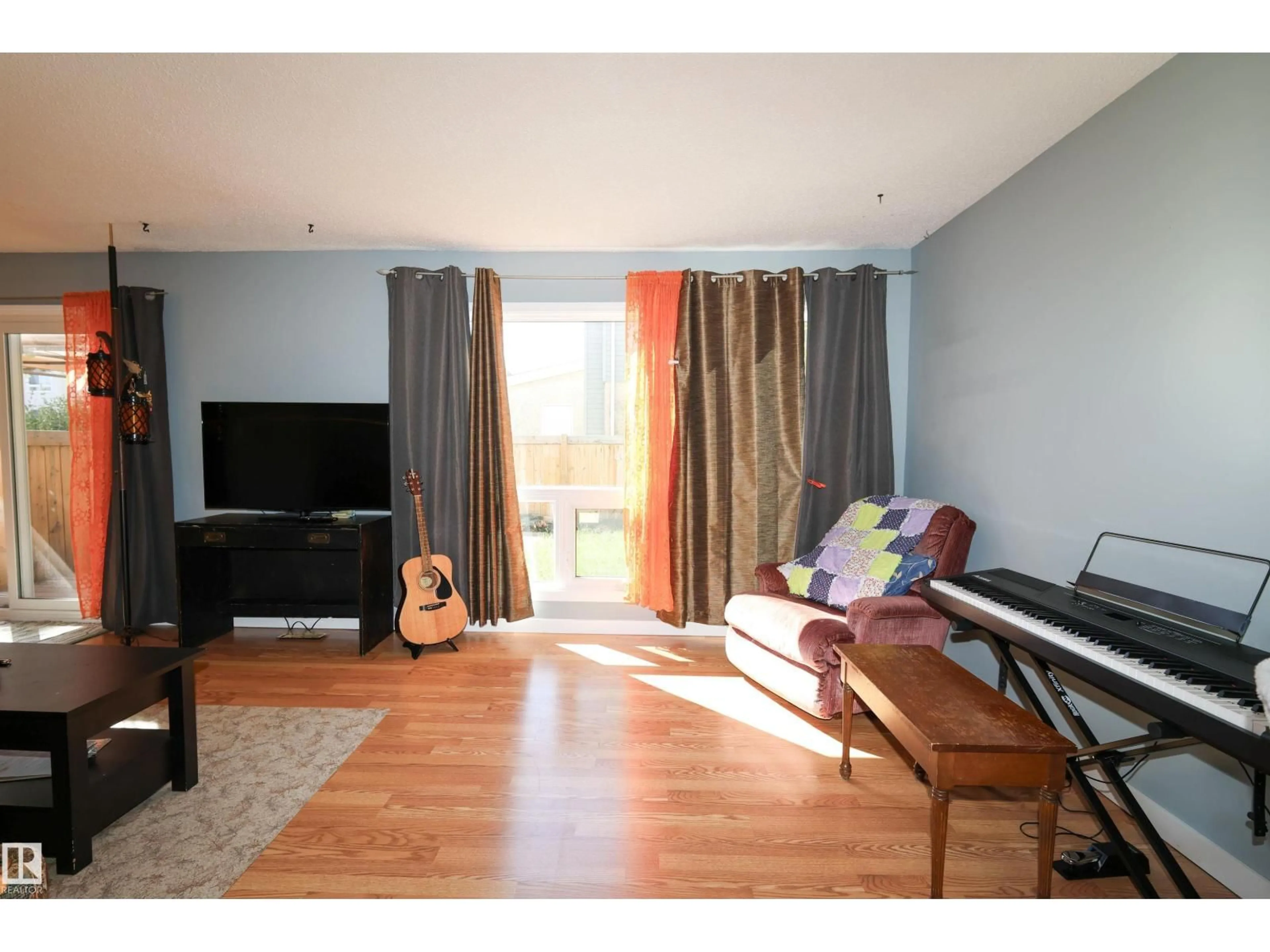 Living room with furniture, wood/laminate floor for 225 GRANDIN VG, St. Albert Alberta T8N2J3