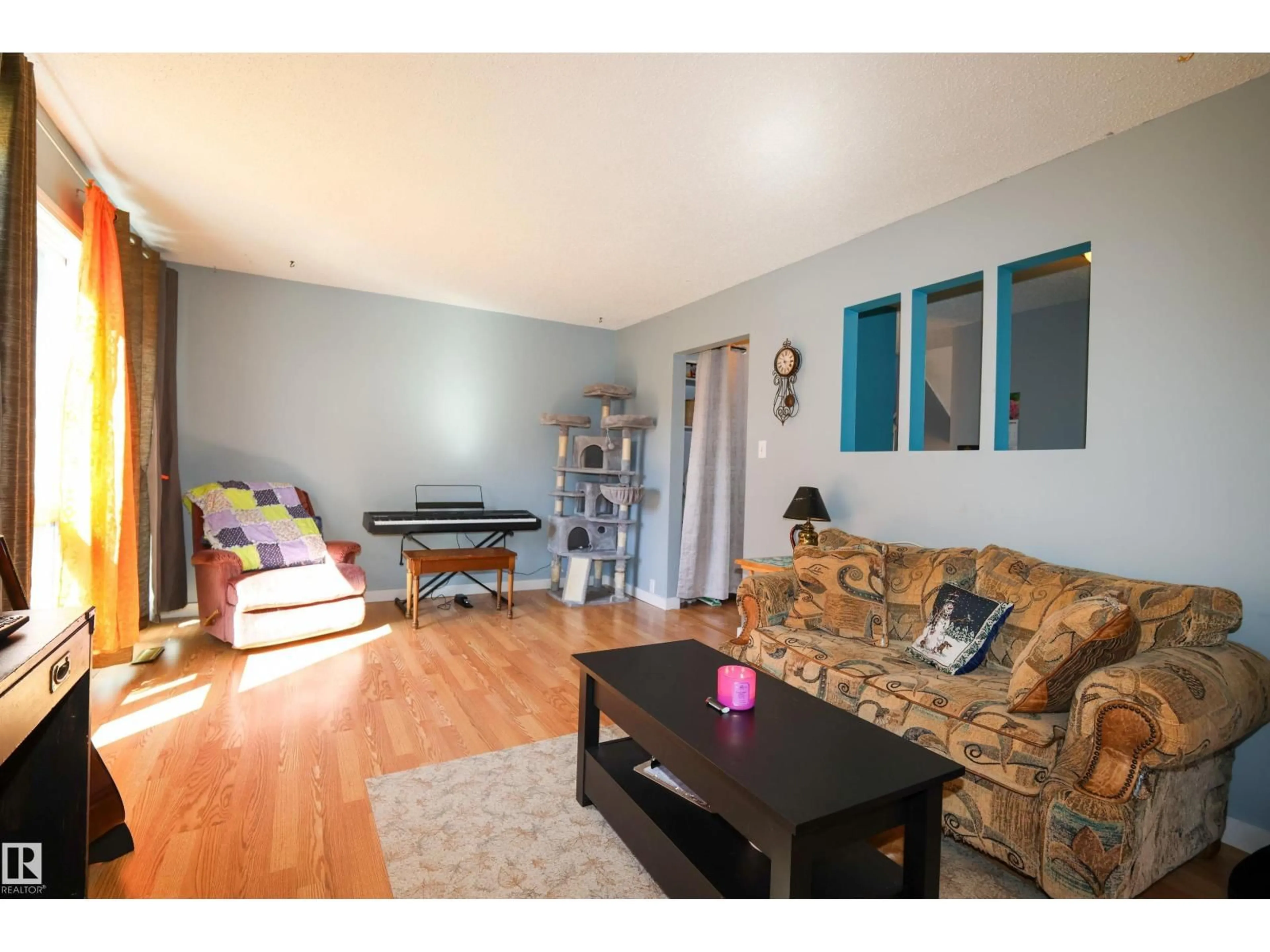 Living room with furniture, wood/laminate floor for 225 GRANDIN VG, St. Albert Alberta T8N2J3
