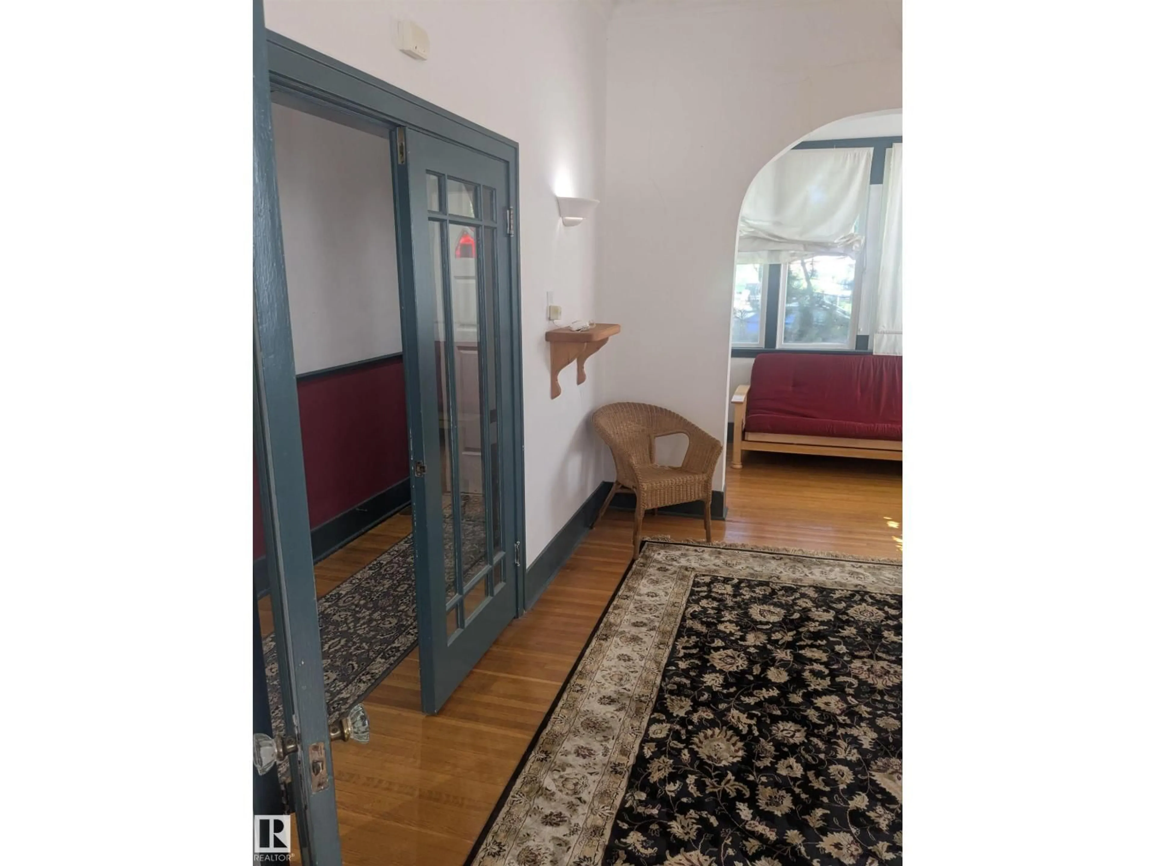 Indoor foyer for 8416 104 ST, Edmonton Alberta T6E4G2